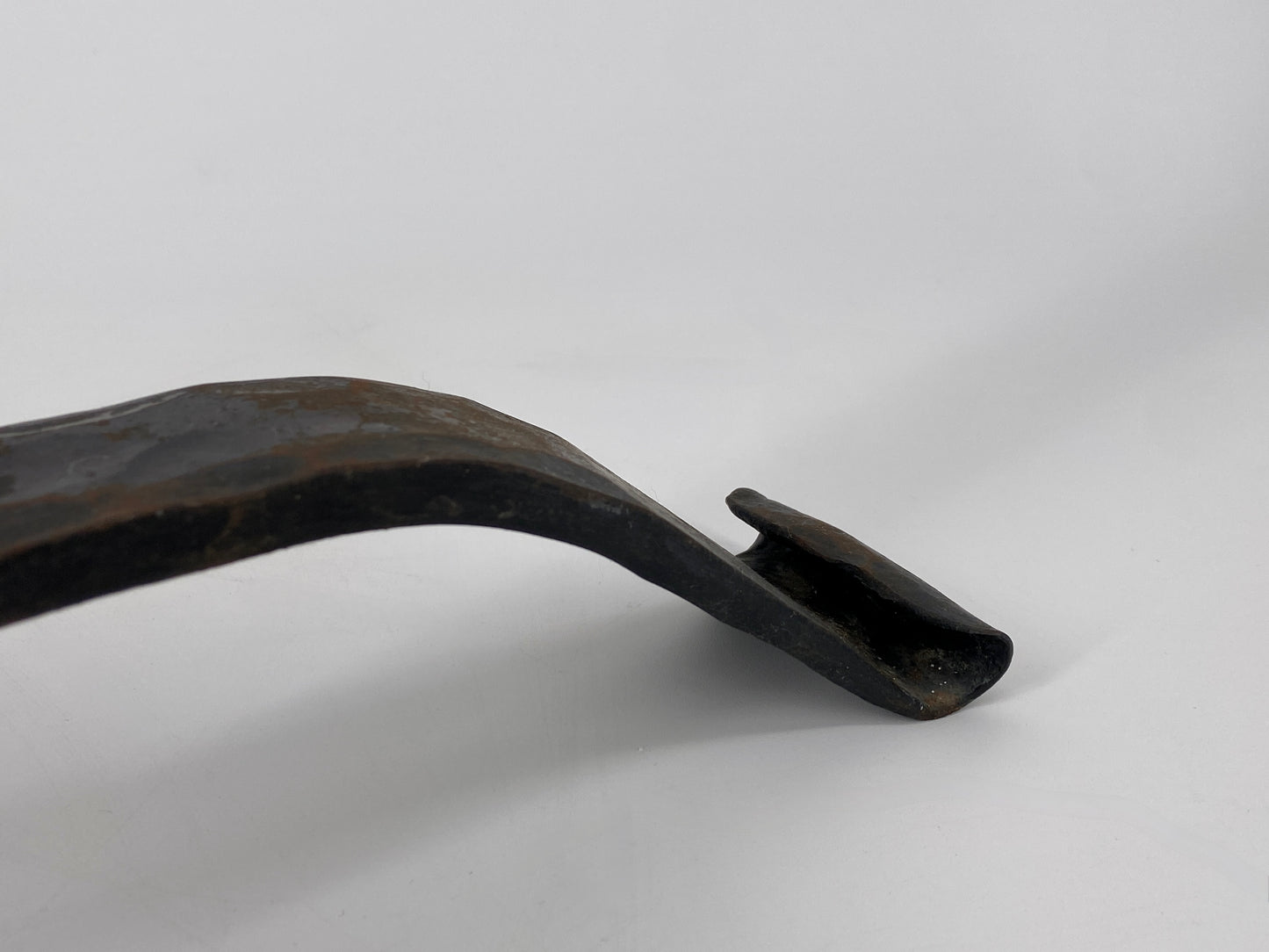 Großer brutalistischer Kerzenständer aus Schmiedeeisen, 1950-1970er