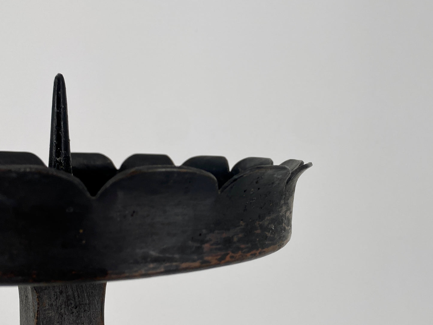 Großer brutalistischer Kerzenständer aus Schmiedeeisen, 1950-1970er