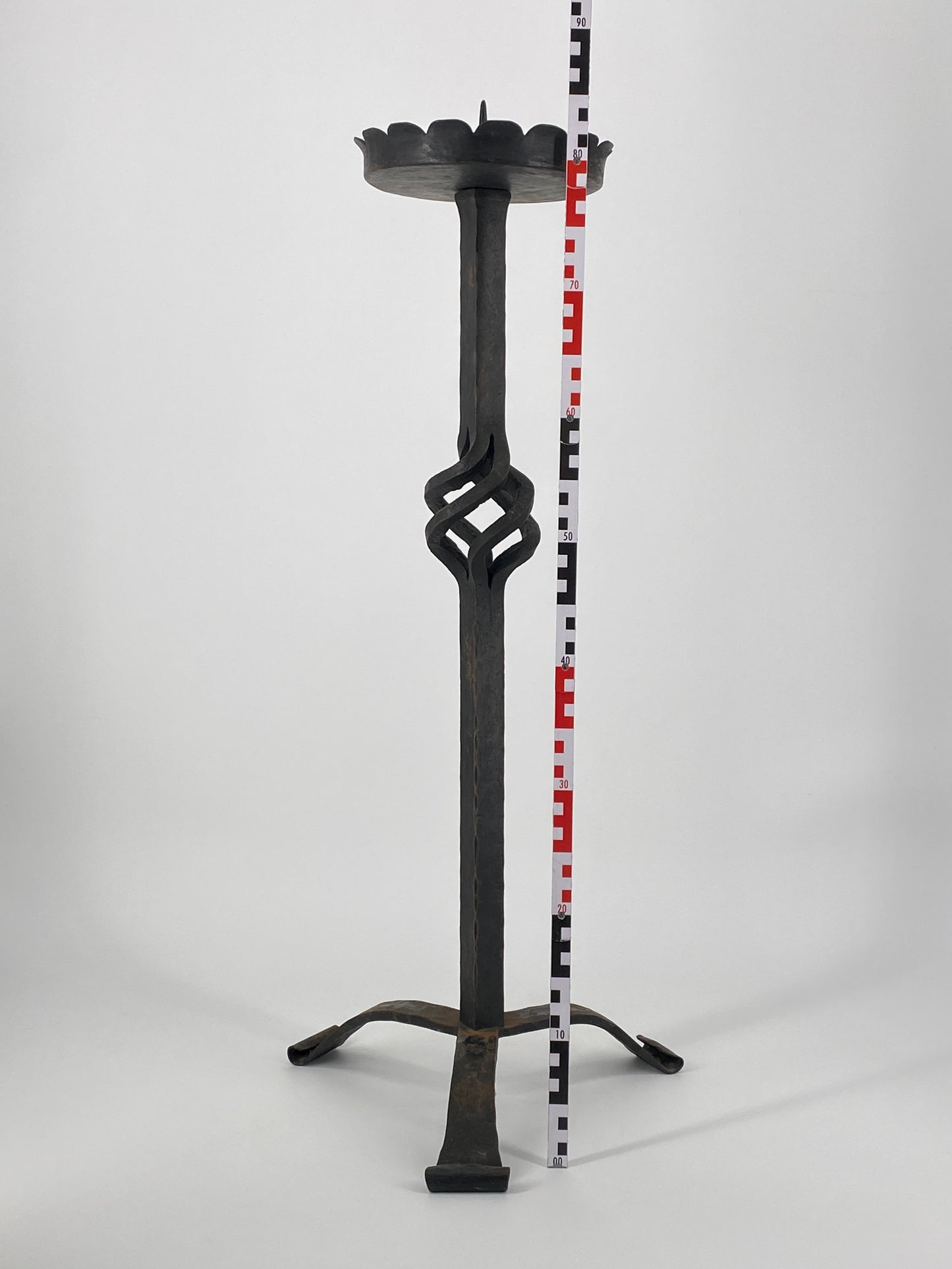 Großer brutalistischer Kerzenständer aus Schmiedeeisen, 1950-1970er