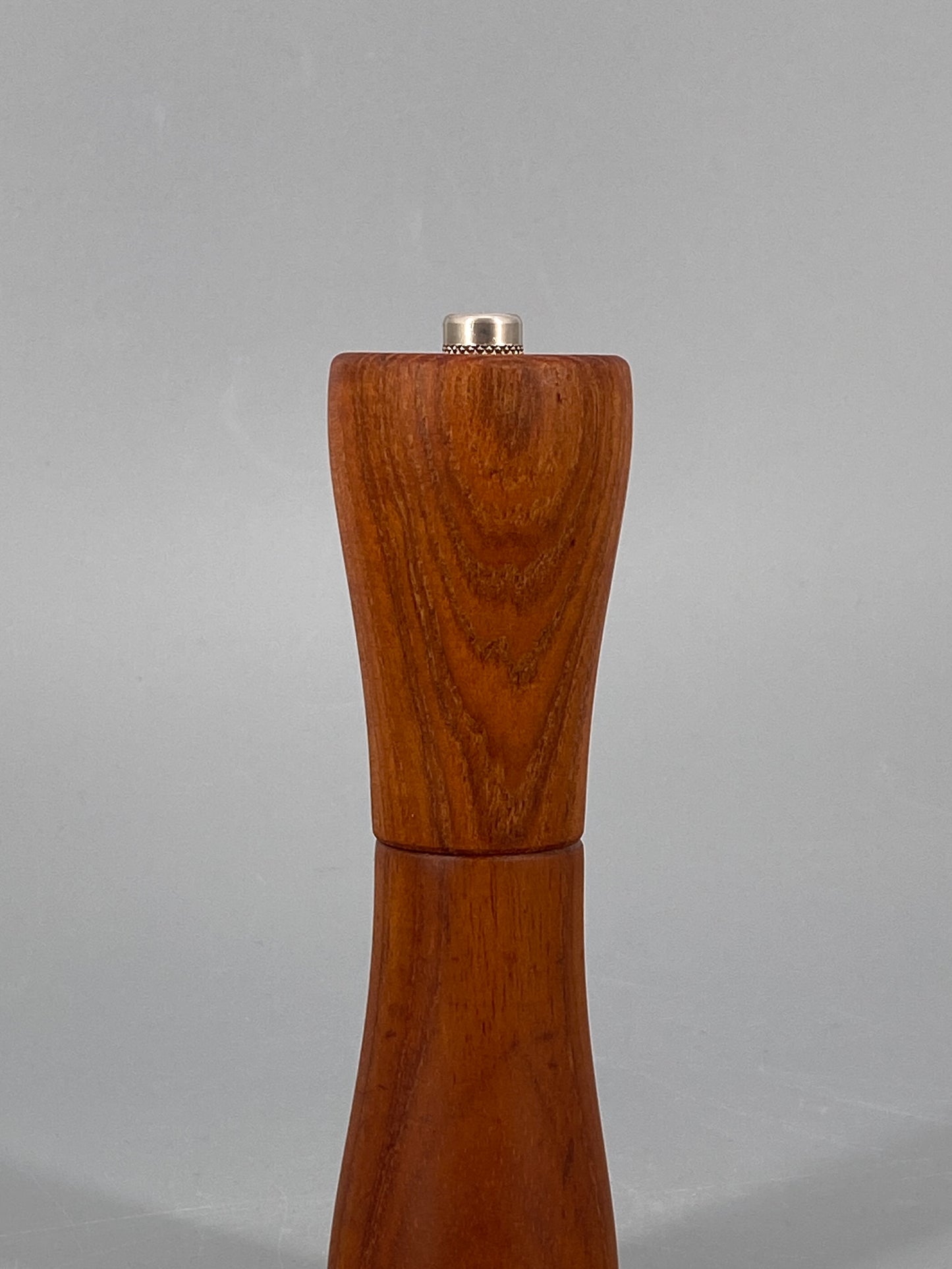 Mid Century Pfeffermühle von Haenlein Winterthur aus Teakholz, Schweiz, 1960er