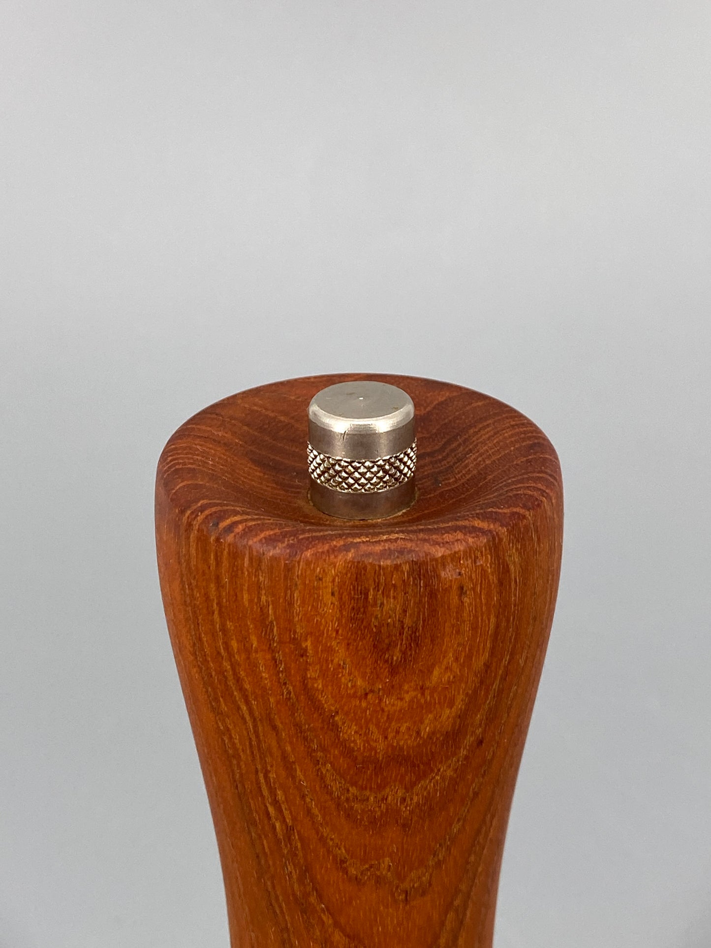 Mid Century Pfeffermühle von Haenlein Winterthur aus Teakholz, Schweiz, 1960er