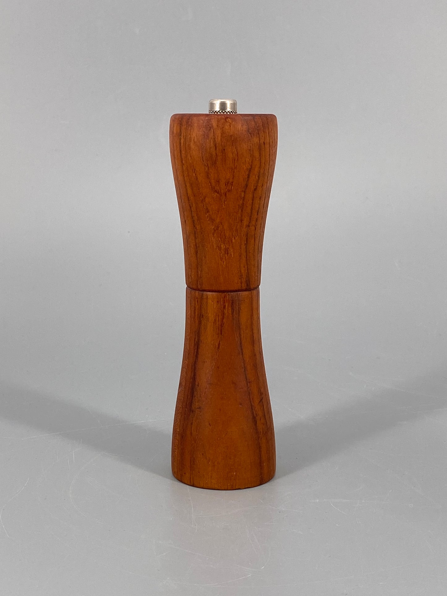 Mid Century Pfeffermühle von Haenlein Winterthur aus Teakholz, Schweiz, 1960er