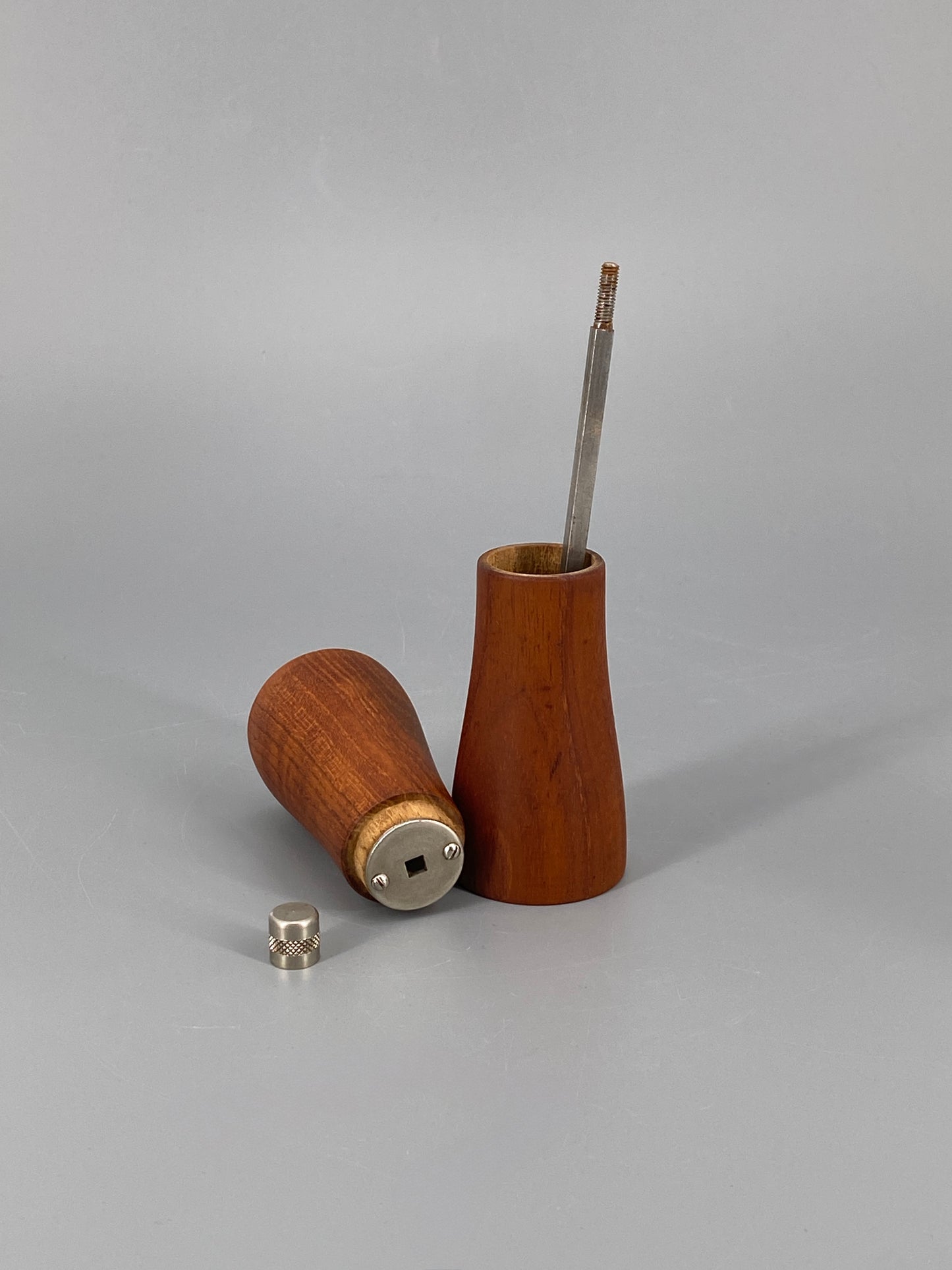 Mid Century Pfeffermühle von Haenlein Winterthur aus Teakholz, Schweiz, 1960er