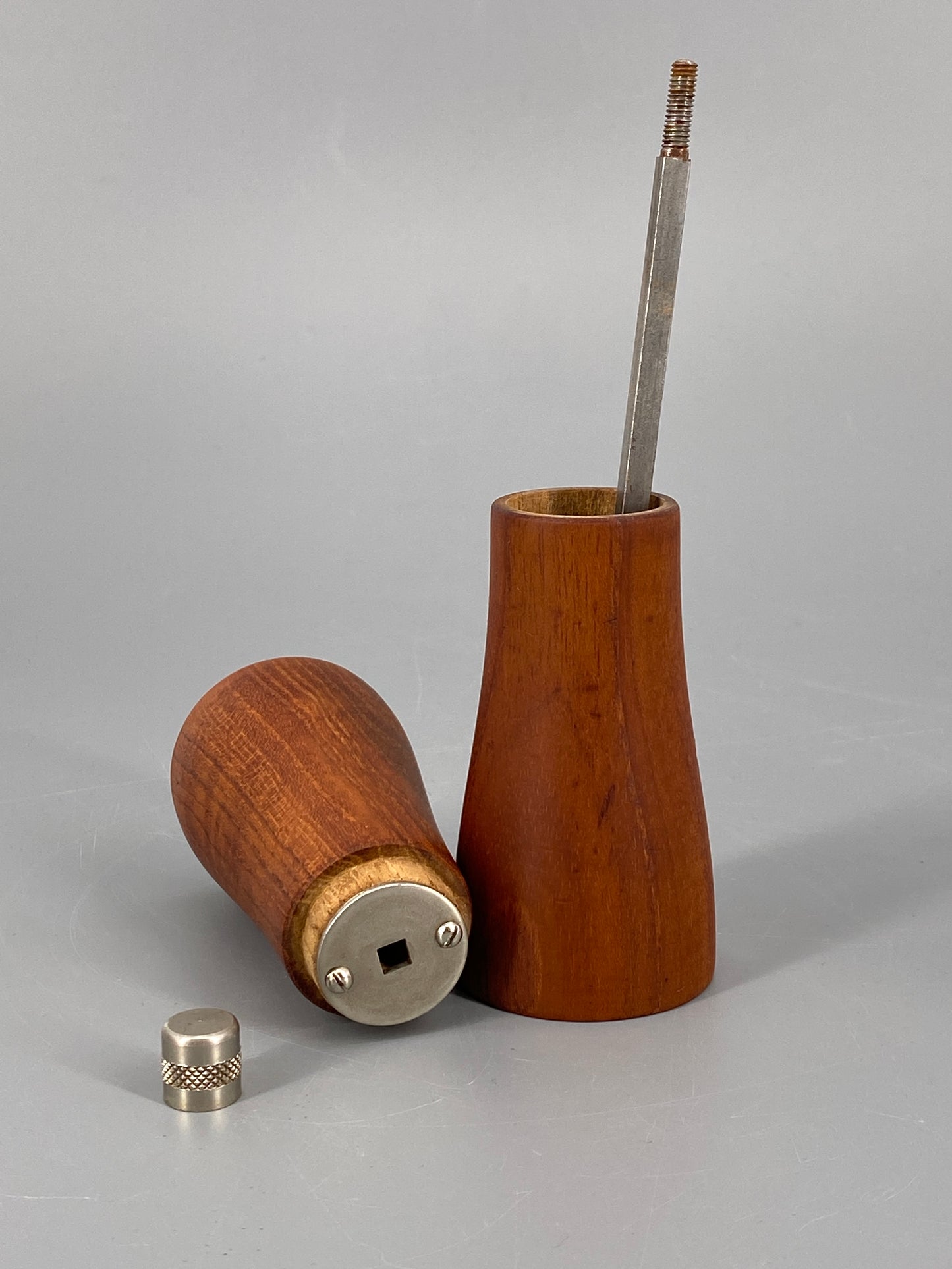 Mid Century Pfeffermühle von Haenlein Winterthur aus Teakholz, Schweiz, 1960er