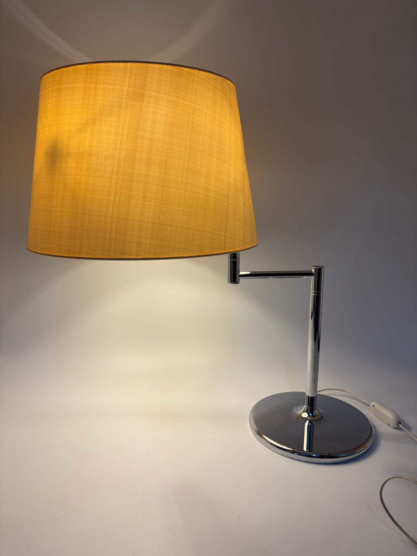 Mid Century Design Tischlampe "Schwenkomat" mit Stoffschirm von Swisslamps, Schweiz, 1970er