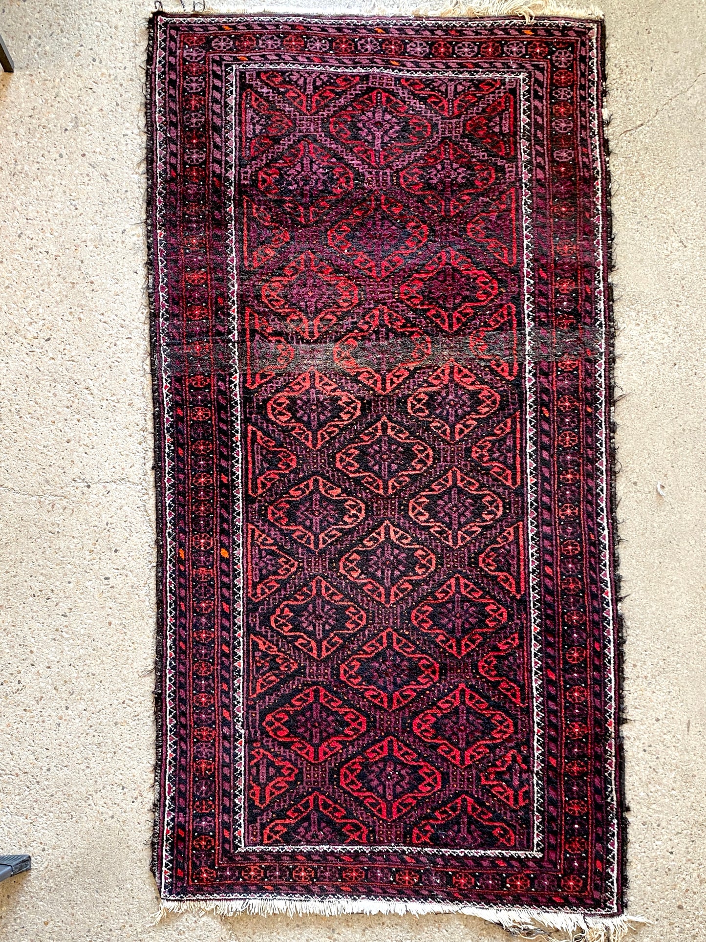 Langer Orientteppich, Lila