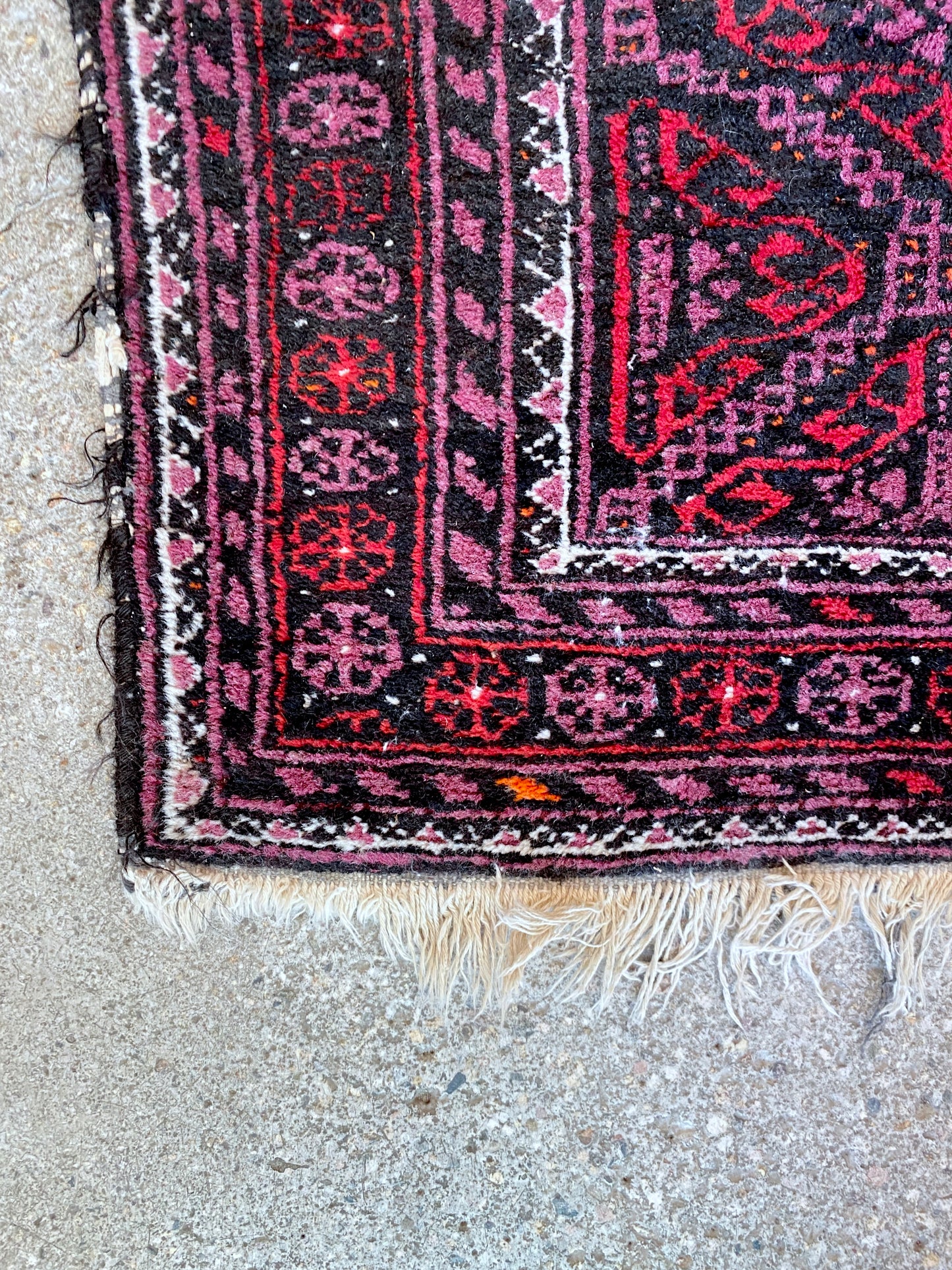 Langer Orientteppich, Lila