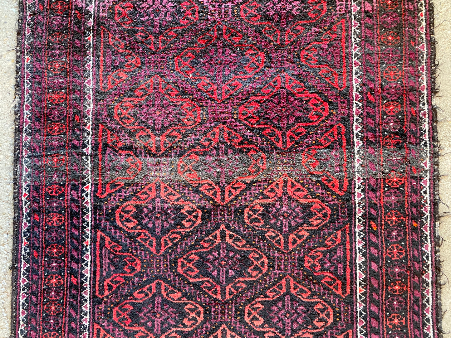 Langer Orientteppich, Lila