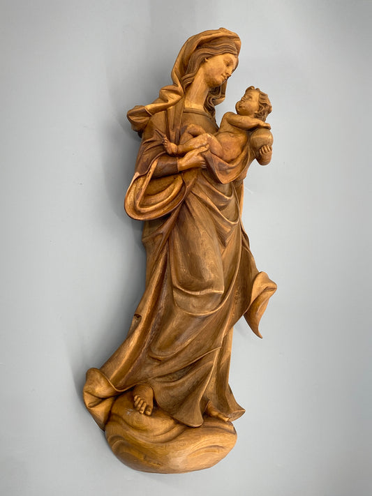 Handgeschnitzte Madonna mit Jesus-Kind, aus gewachstem Lindenholz