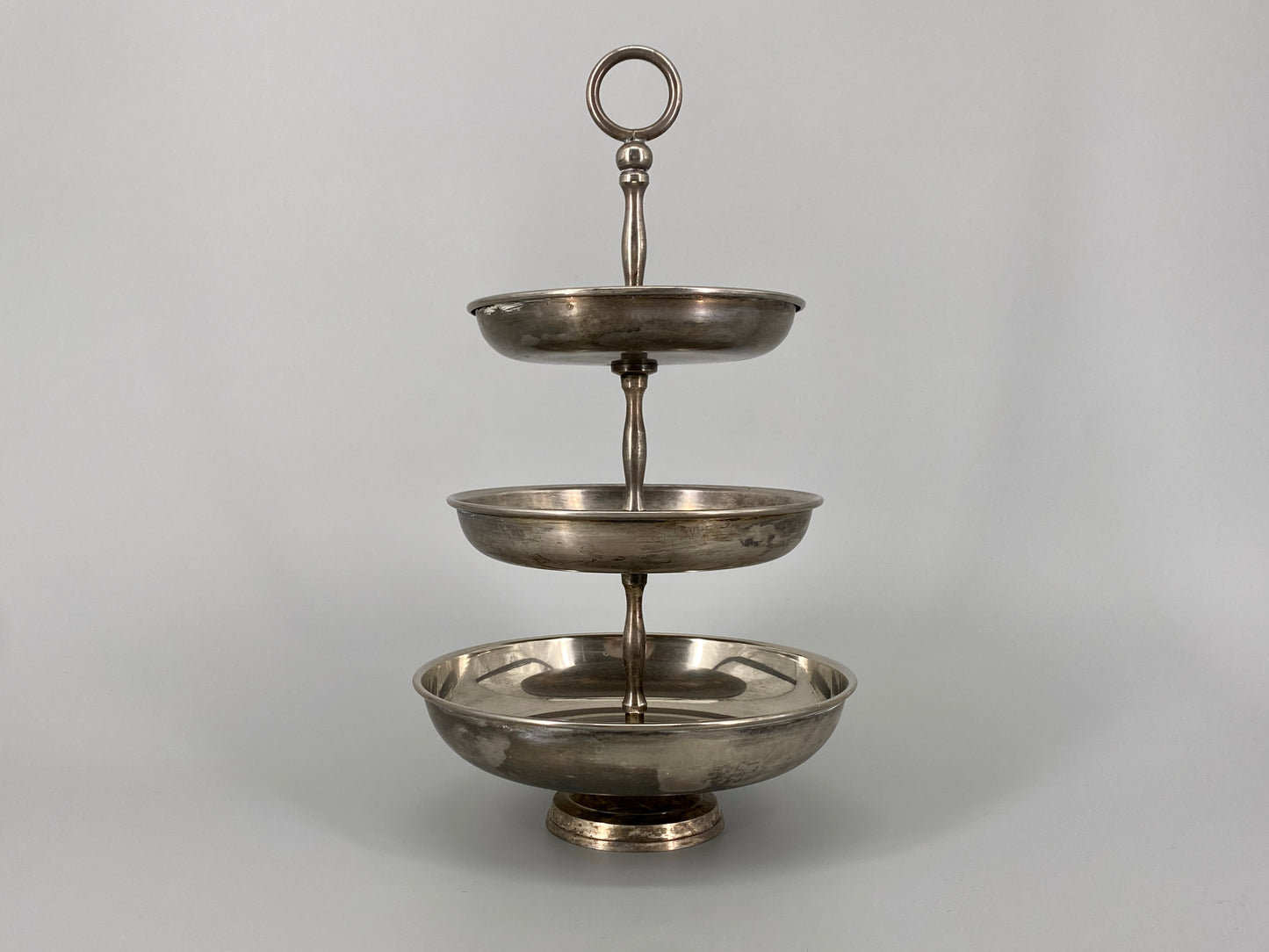 Dreistöckige Etagere in Silber, vintage