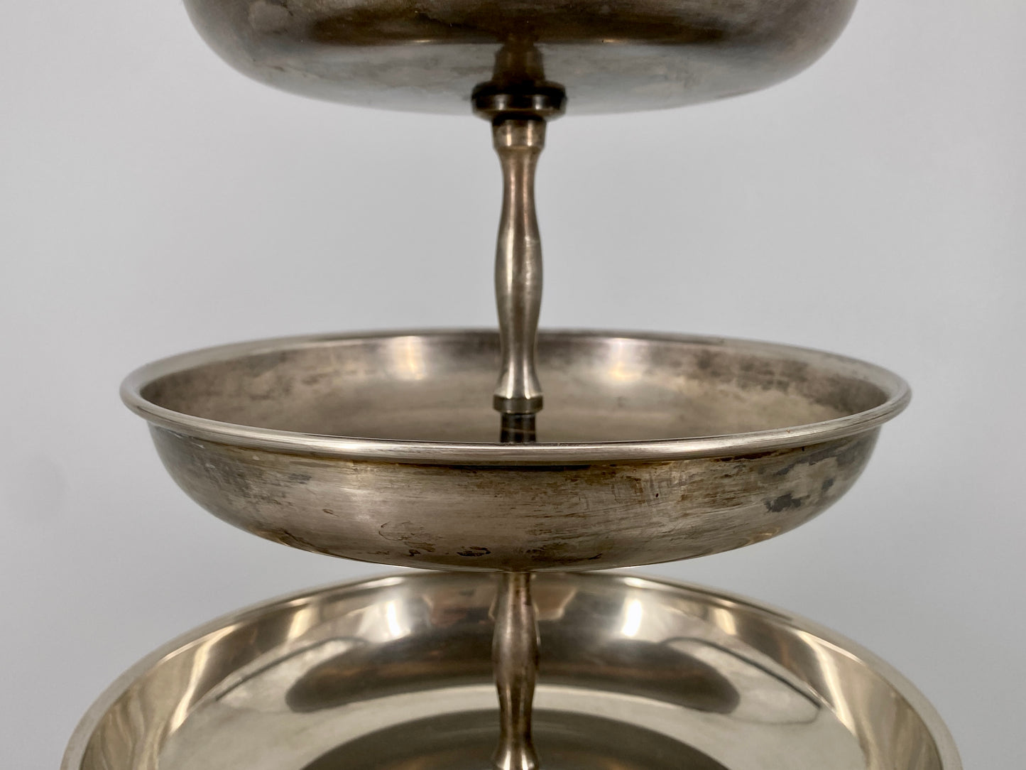 Dreistöckige Etagere in Silber, vintage