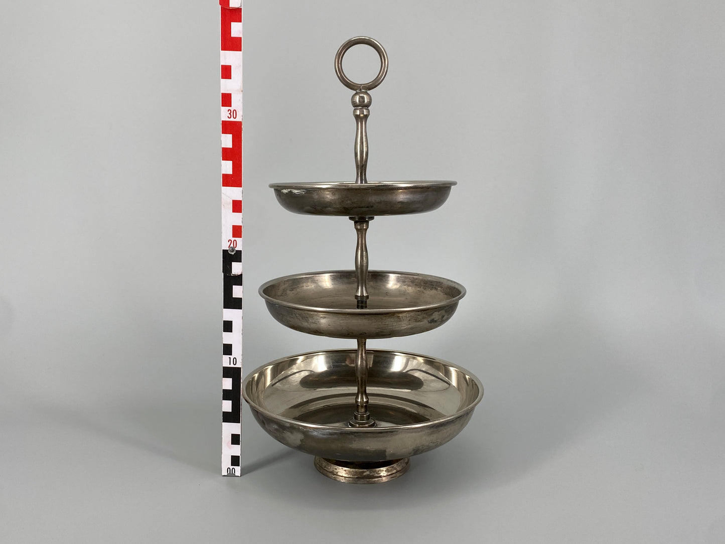 Dreistöckige Etagere in Silber, vintage