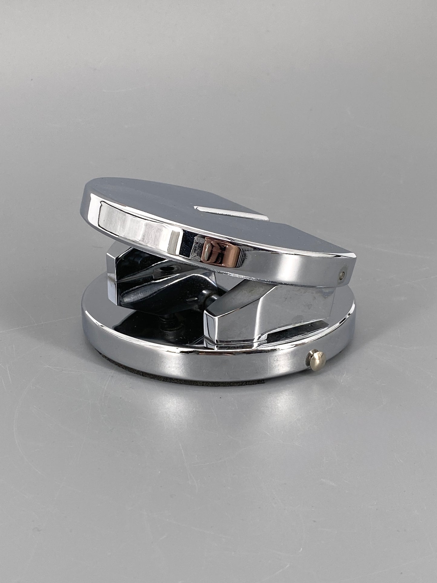 Locher aus der Serie Classic von Gábor Tesity für emform, Chrom