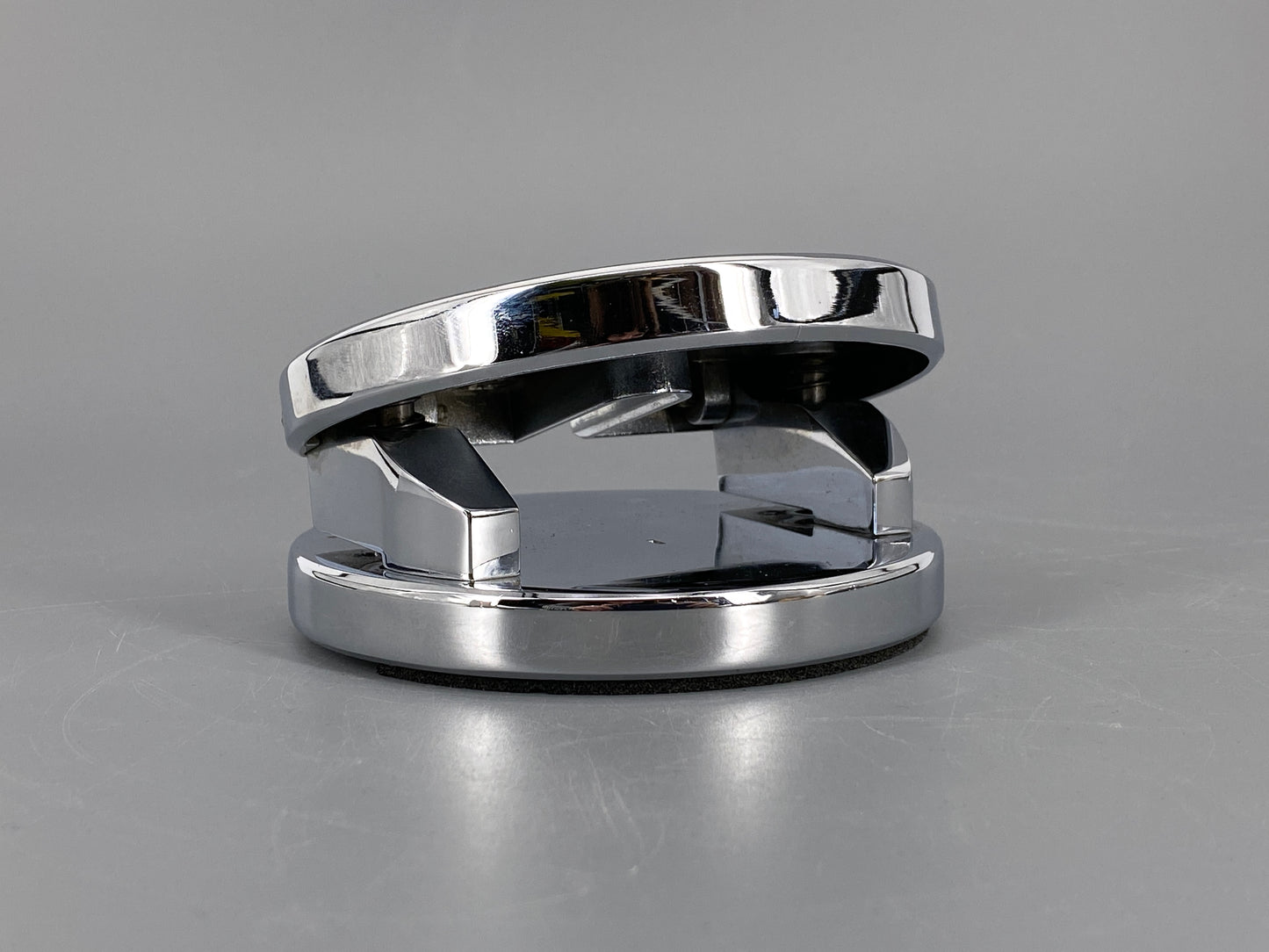 Locher aus der Serie Classic von Gábor Tesity für emform, Chrom