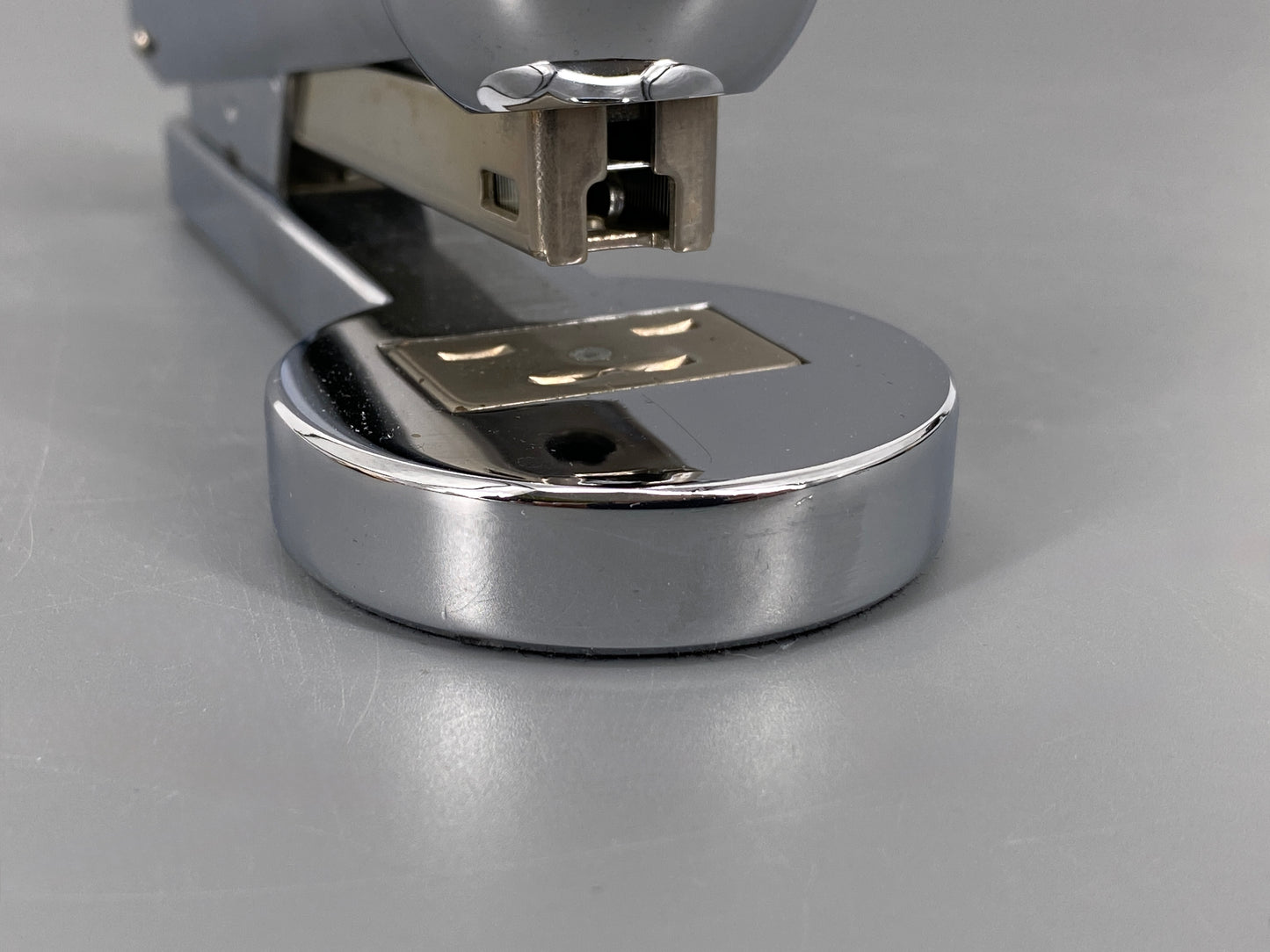 Tacker aus der Serie Classic von Gábor Tesity für emform, Chrom