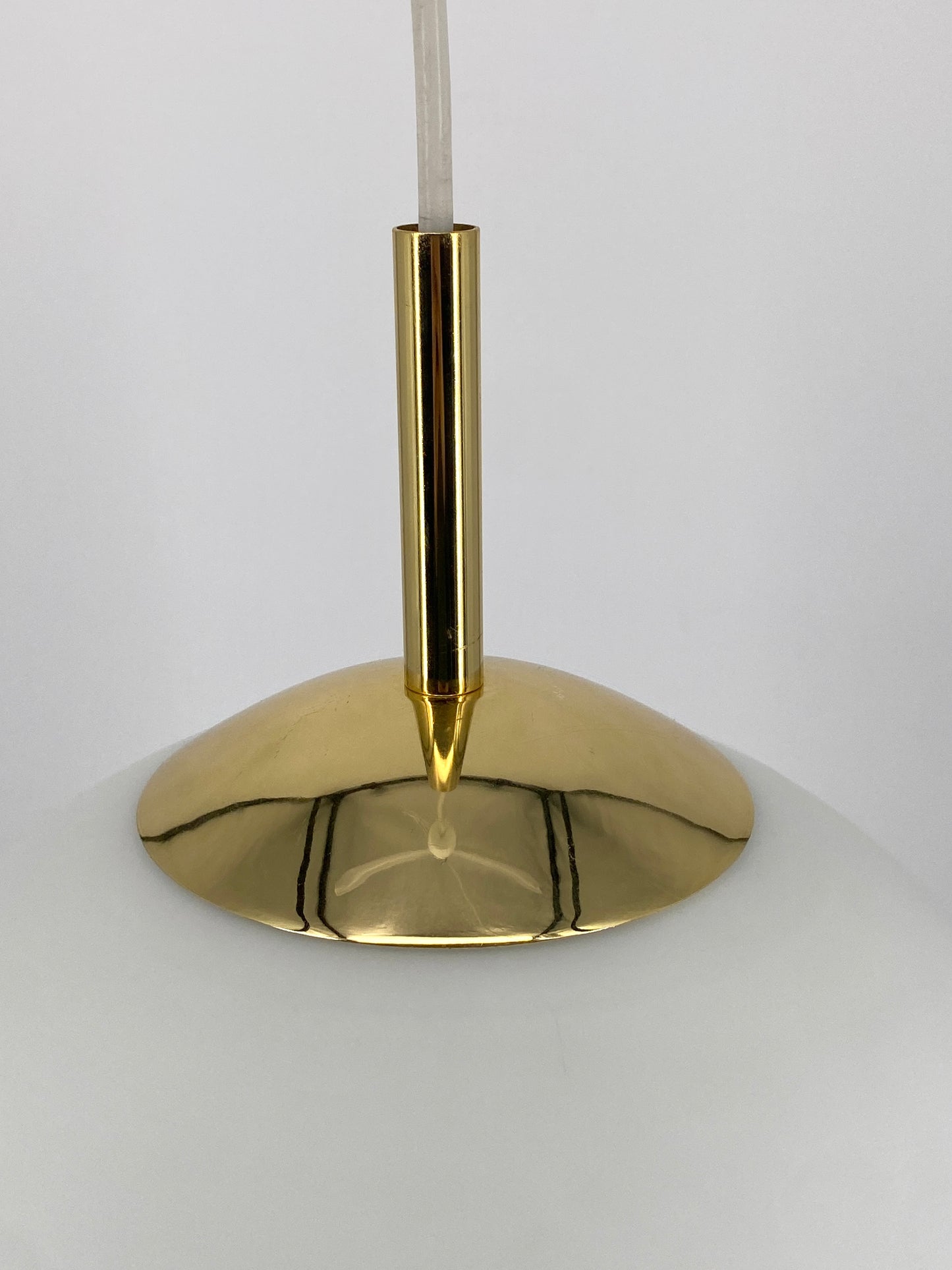 Klassische Kugellampe aus Satinglas