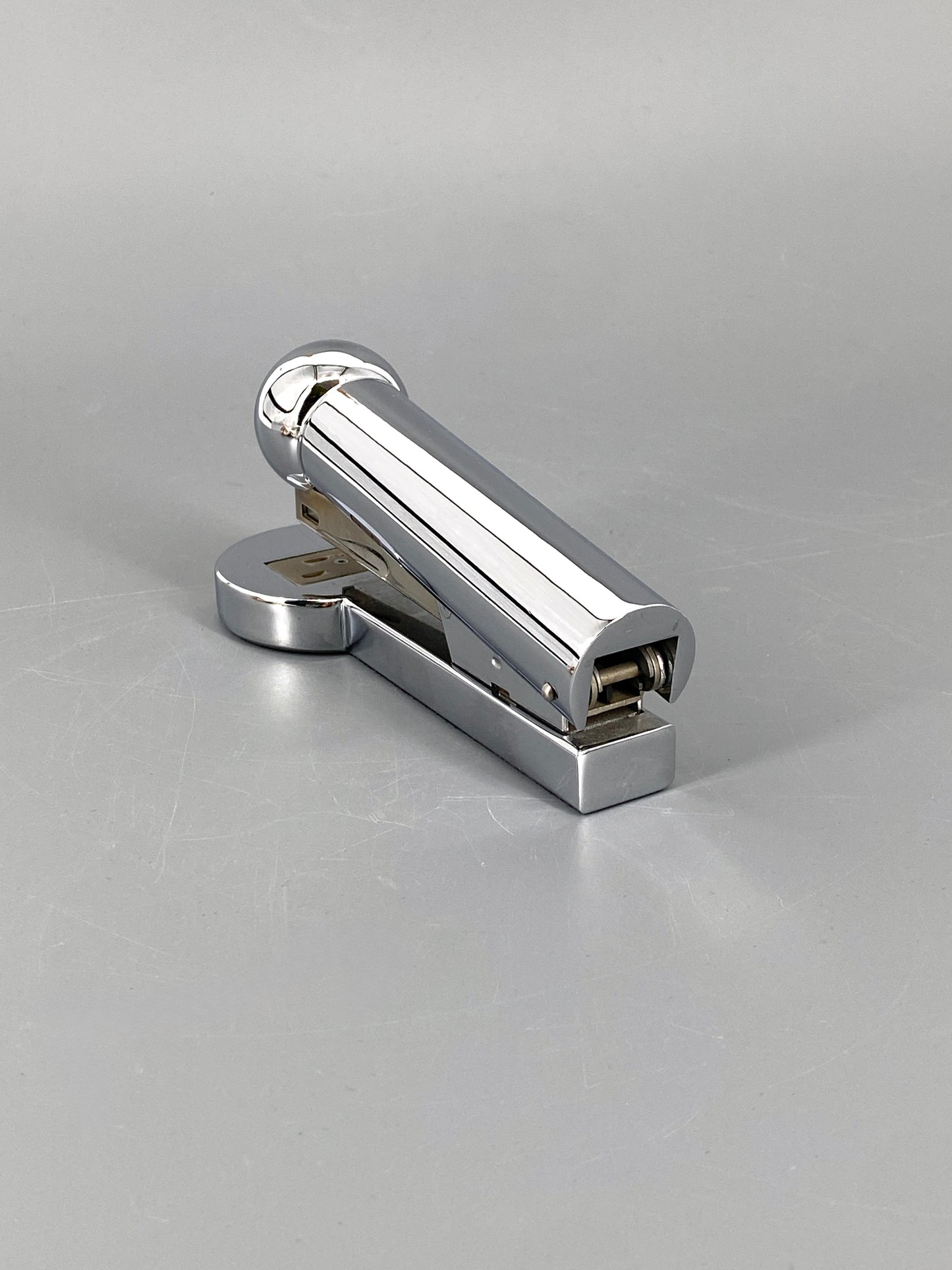 Tacker aus der Serie Classic von Gábor Tesity für emform, Chrom