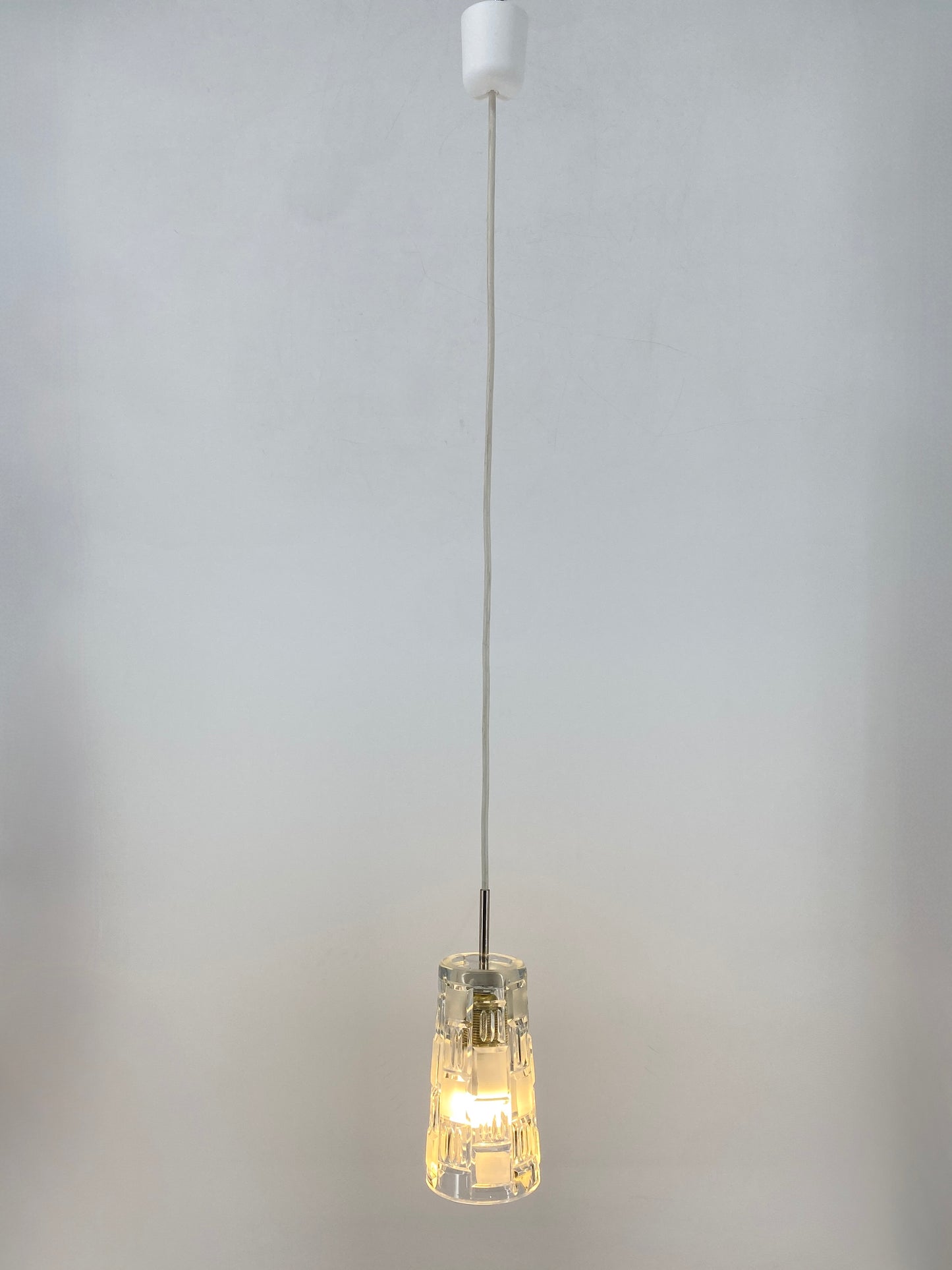 Vintage Hängelampe mit Reliefschliff von "Oberglas Austria", Österreich 1970er