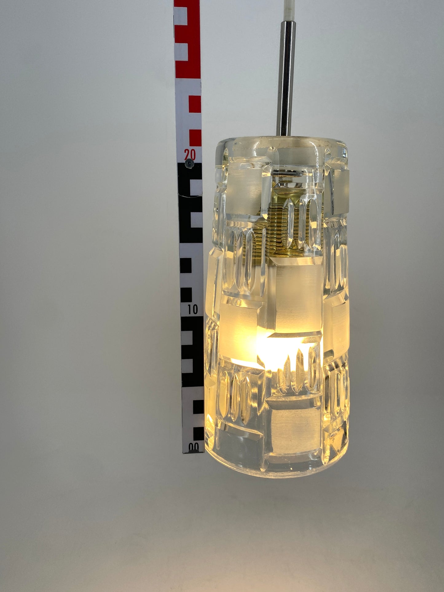 Vintage Hängelampe mit Reliefschliff von "Oberglas Austria", Österreich 1970er