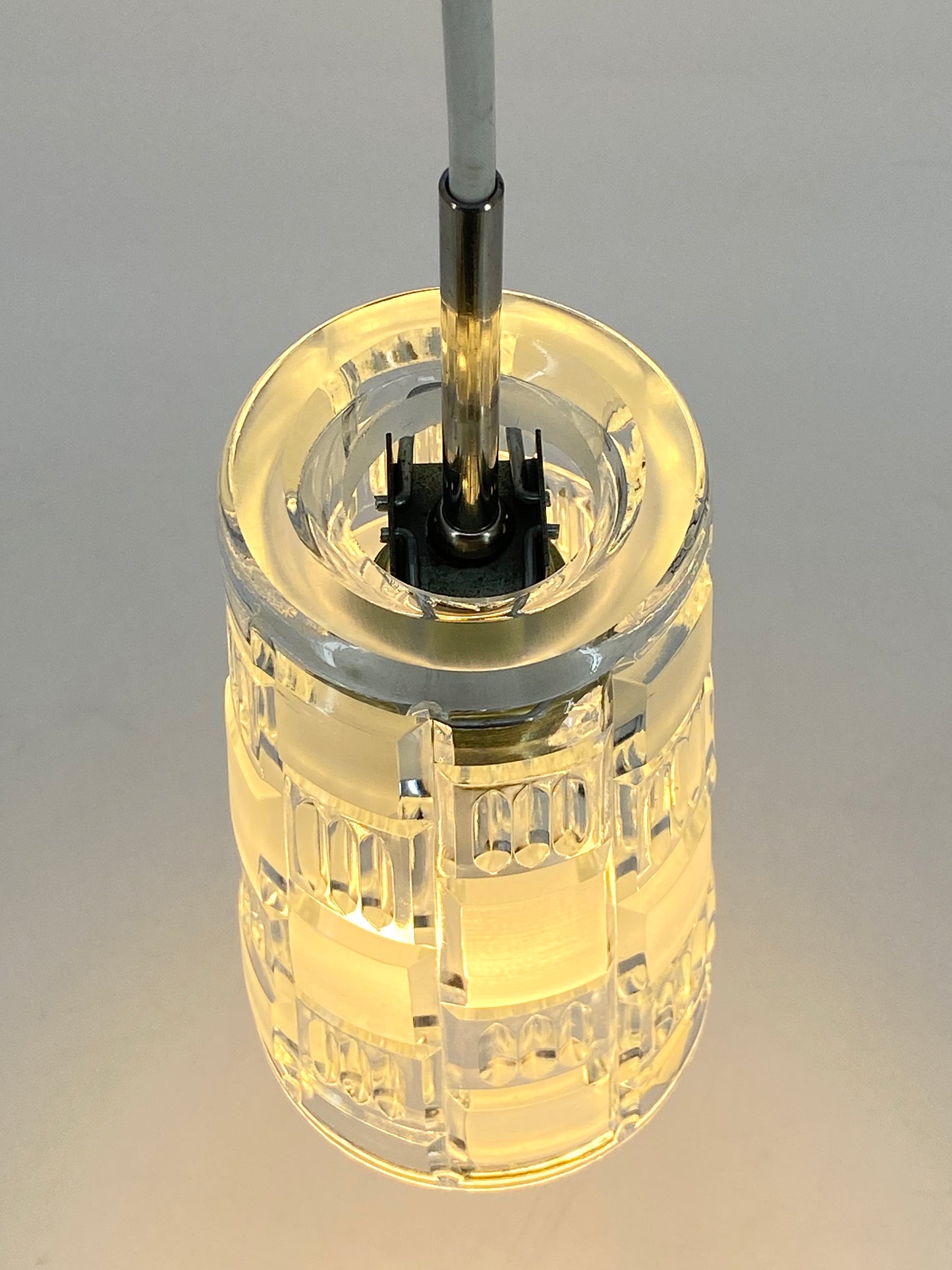 Vintage Hängelampe mit Reliefschliff von "Oberglas Austria", Österreich 1970er