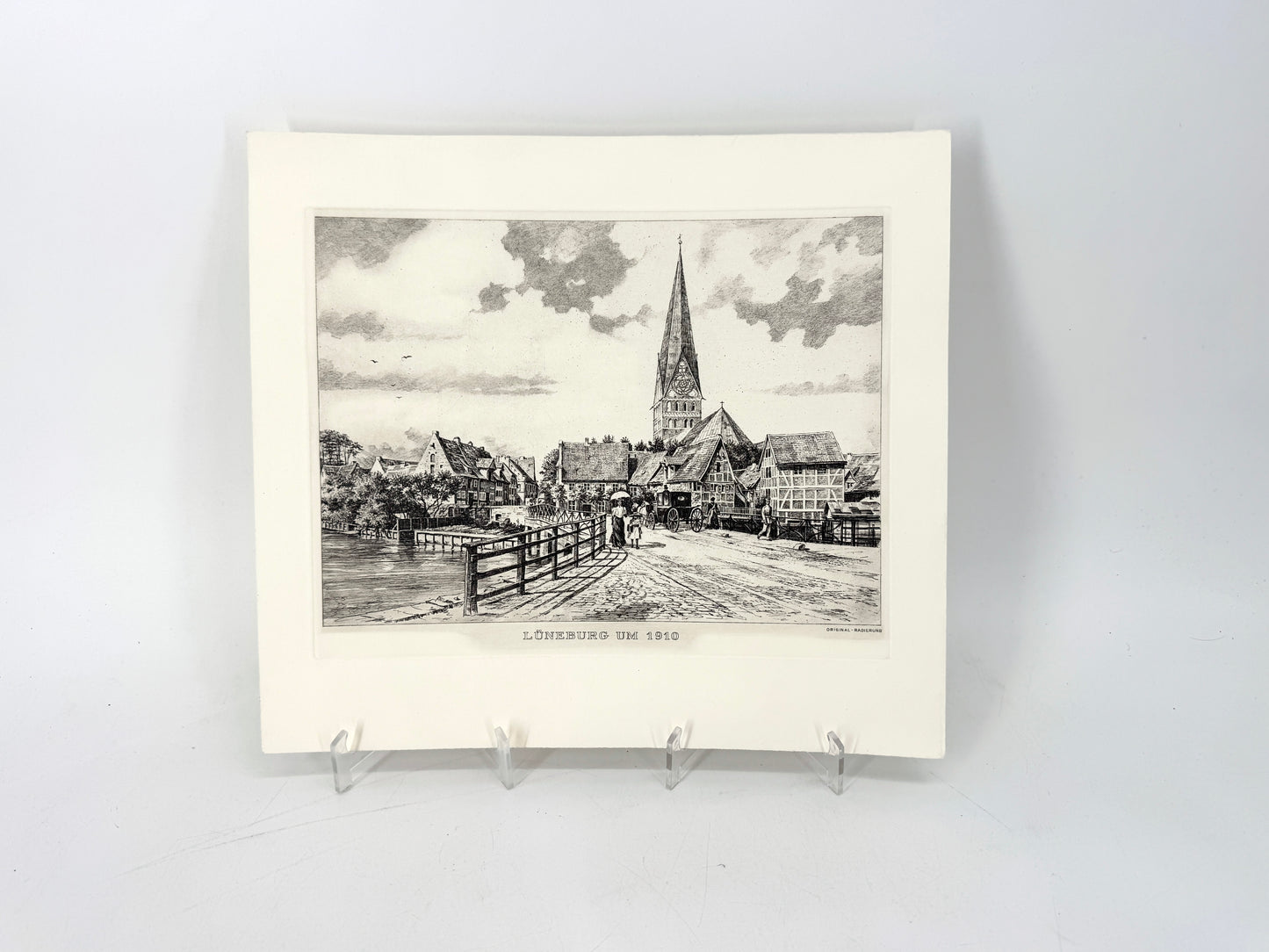Lüneburg um 1910, St. Johannis und die Ilmenau. Druckgrafik