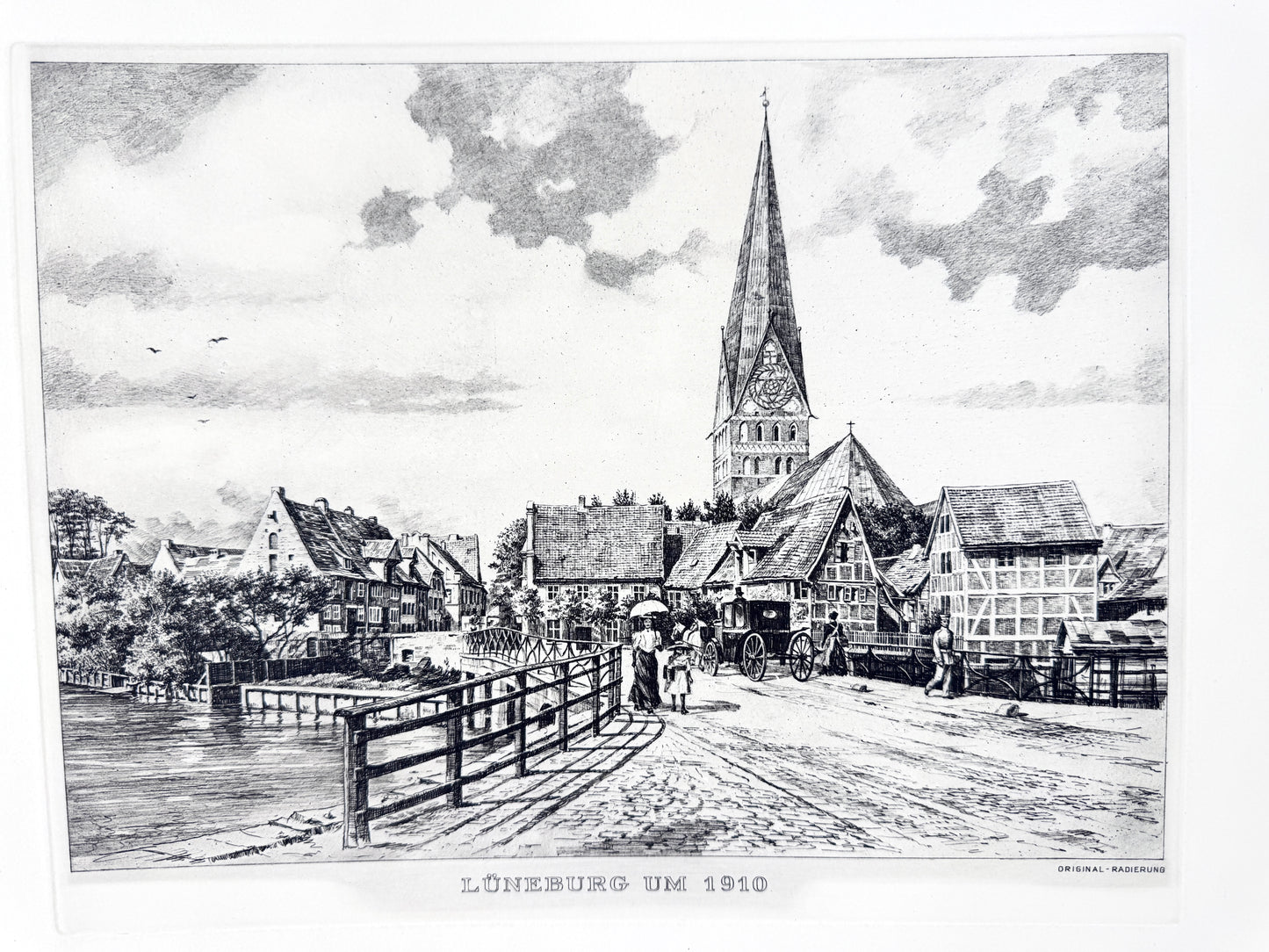 Lüneburg um 1910, St. Johannis und die Ilmenau. Druckgrafik