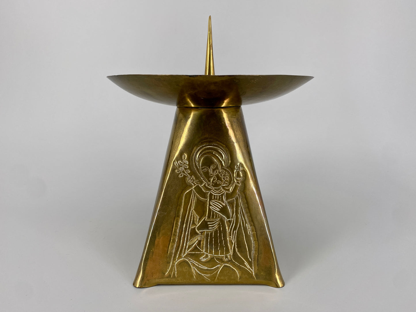 Brutalistischer Kerzenhalter mit "Madonna und Kind" Motiv, 1960/70er