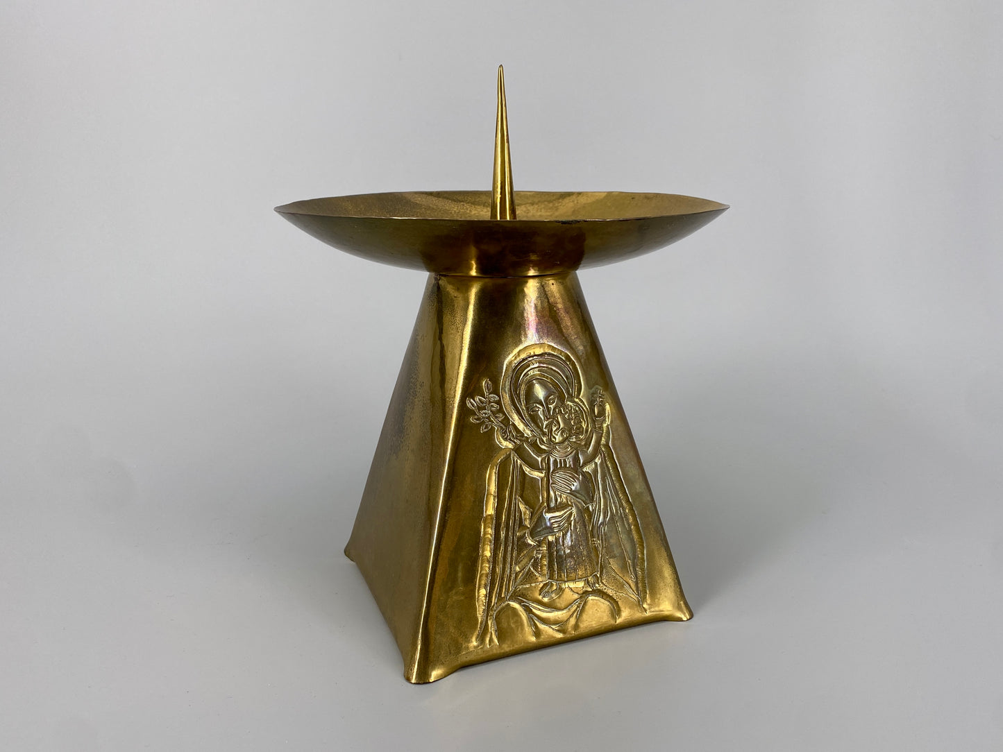 Brutalistischer Kerzenhalter mit "Madonna und Kind" Motiv, 1960/70er