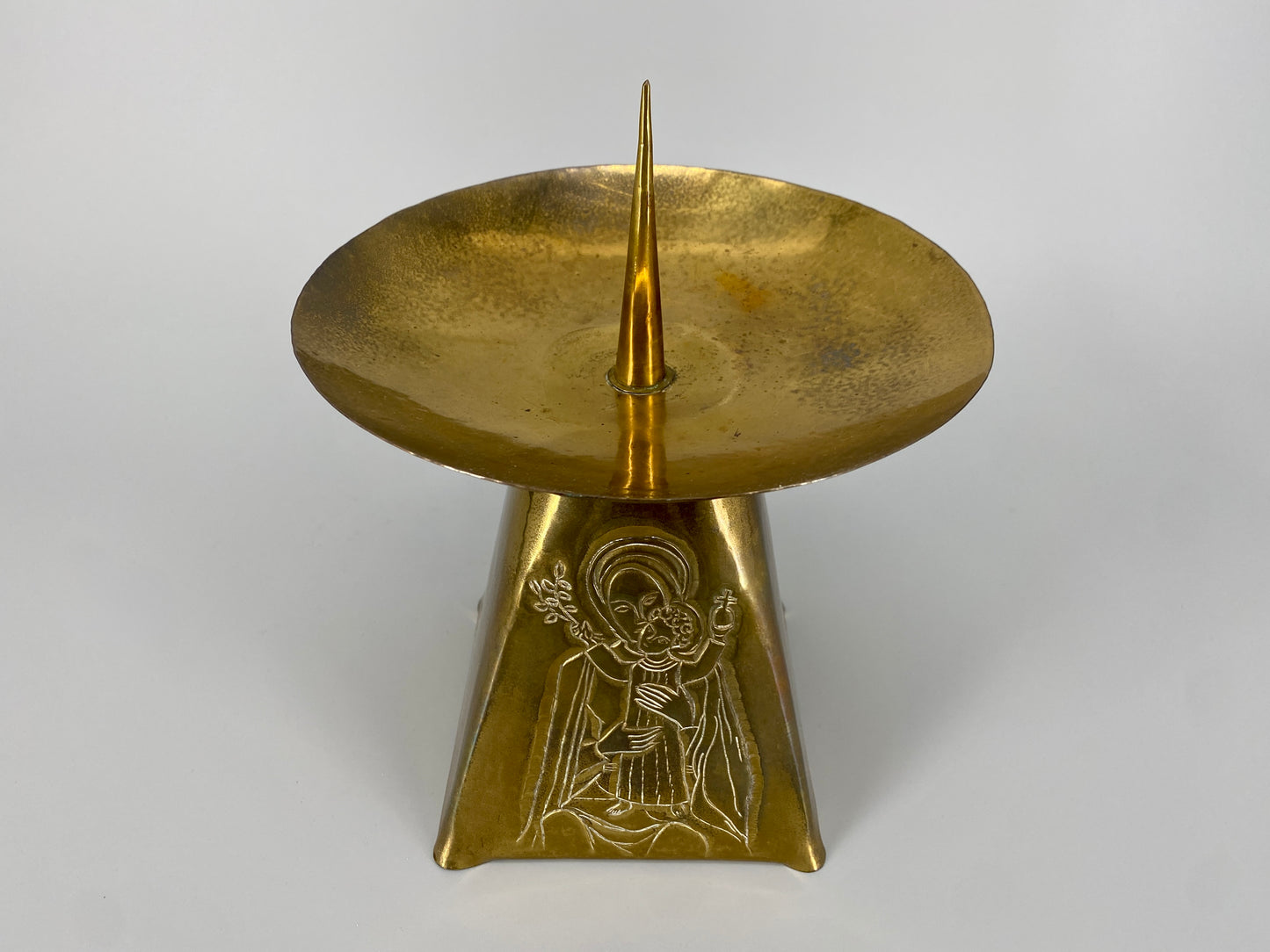 Brutalistischer Kerzenhalter mit "Madonna und Kind" Motiv, 1960/70er