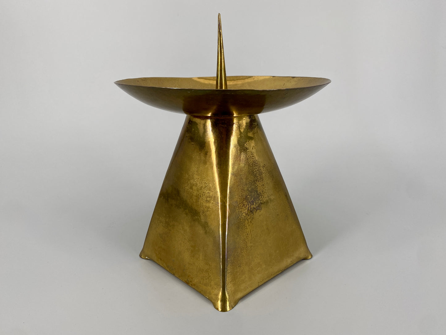 Brutalistischer Kerzenhalter mit "Madonna und Kind" Motiv, 1960/70er