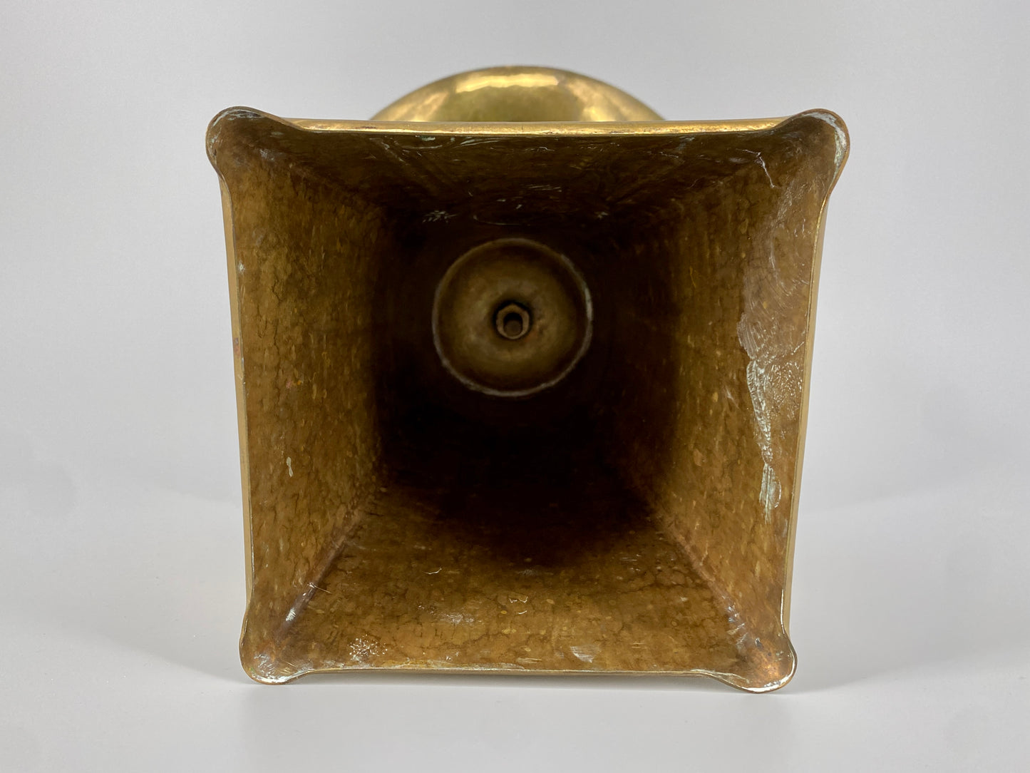 Brutalistischer Kerzenhalter mit "Madonna und Kind" Motiv, 1960/70er