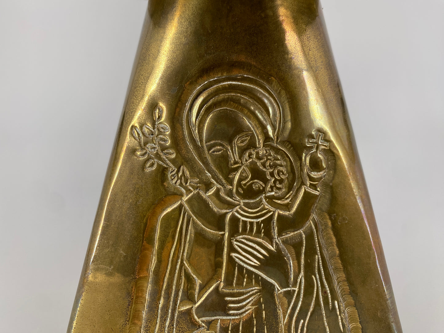 Brutalistischer Kerzenhalter mit "Madonna und Kind" Motiv, 1960/70er