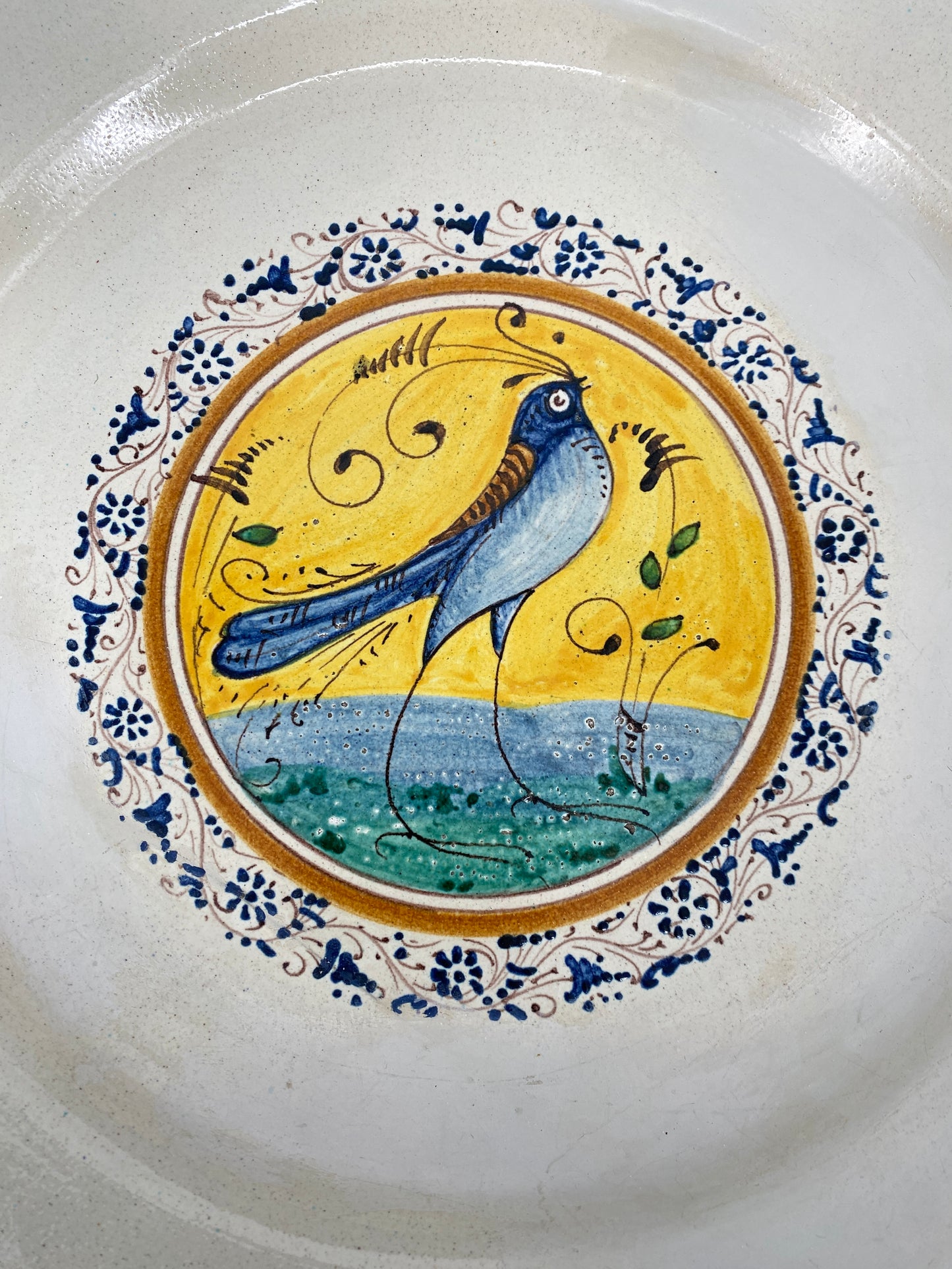 Große Obstschale aus Keramik, mit Vogelmotiv