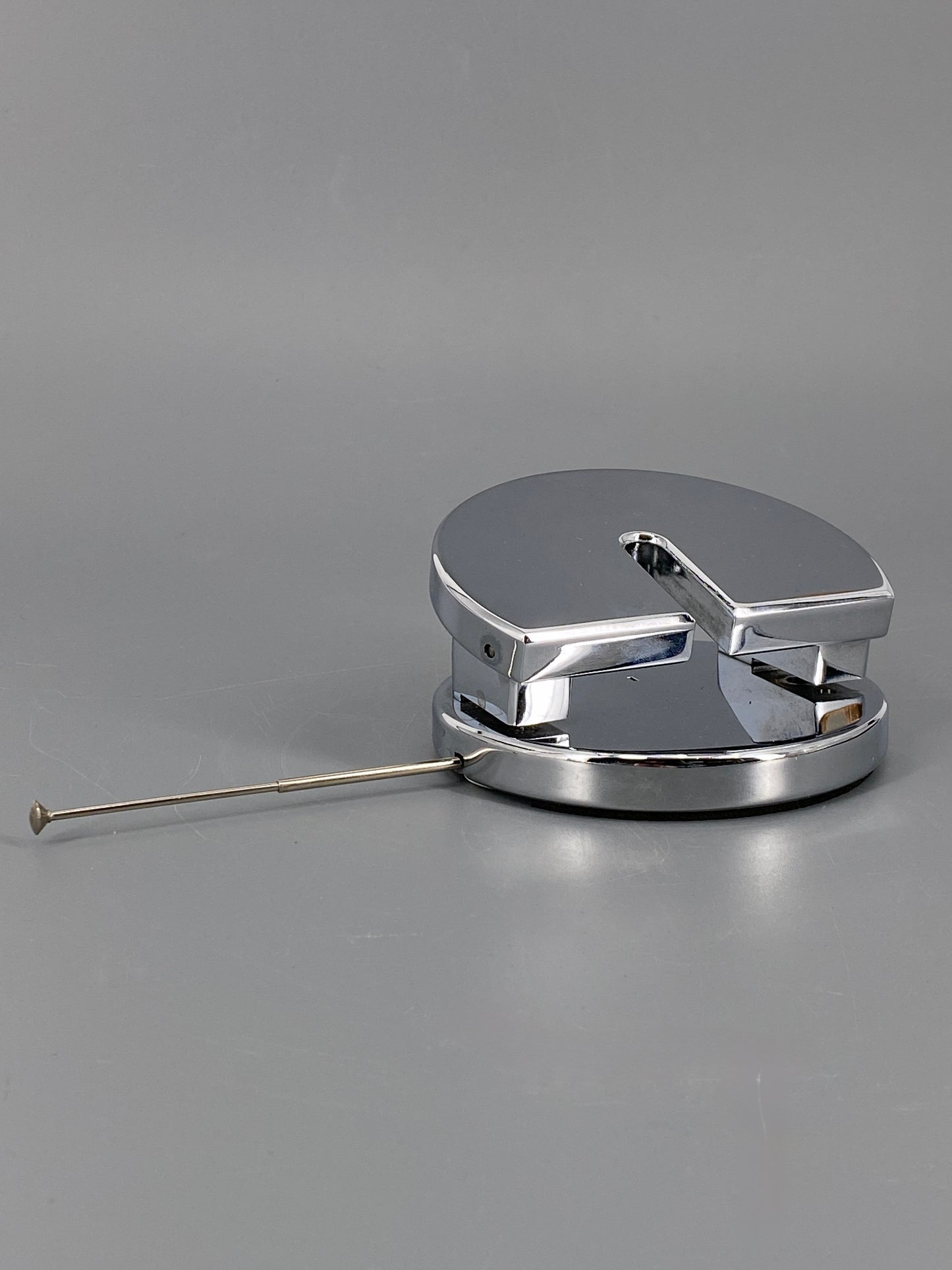 Locher aus der Serie Classic von Gábor Tesity für emform, Chrom