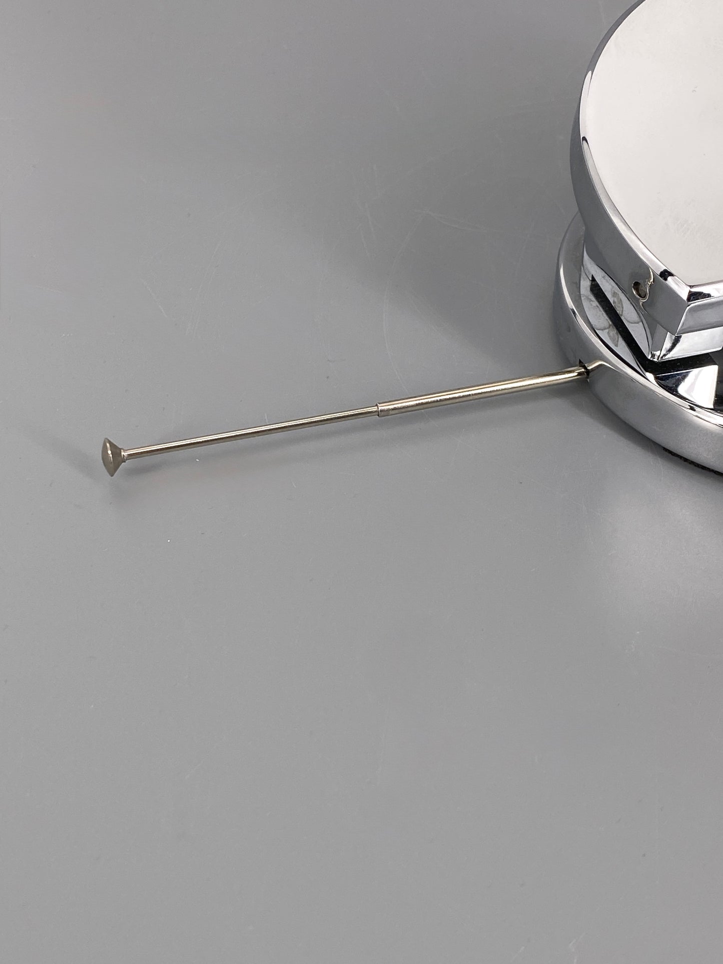 Locher aus der Serie Classic von Gábor Tesity für emform, Chrom