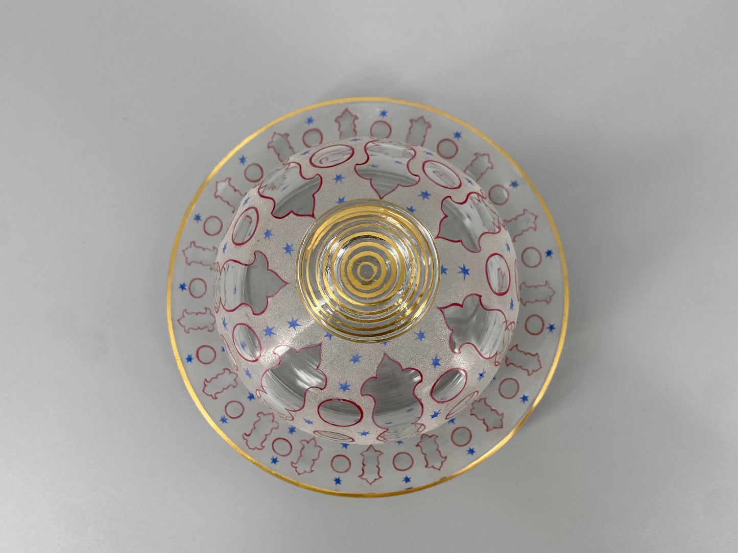 Servierteller mit Glasglocke aus Handarbeit, Vintage