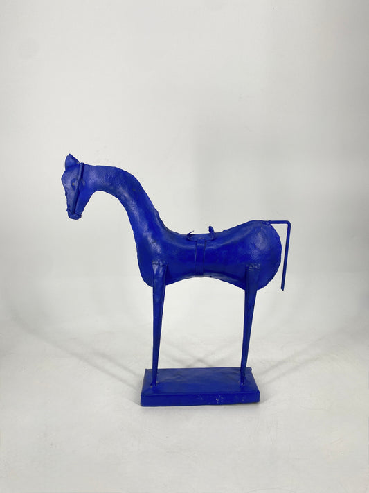 Dekorative blaue Pferdefigur aus Blech