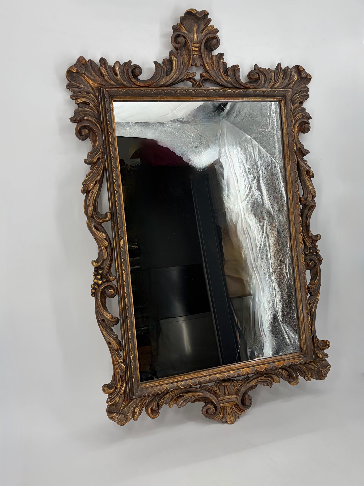 Barock-Stil Wandspiegel mit Ornament-verziertem Rahmen