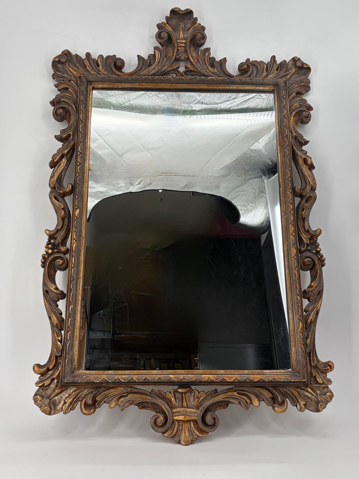 Barock-Stil Wandspiegel mit Ornament-verziertem Rahmen