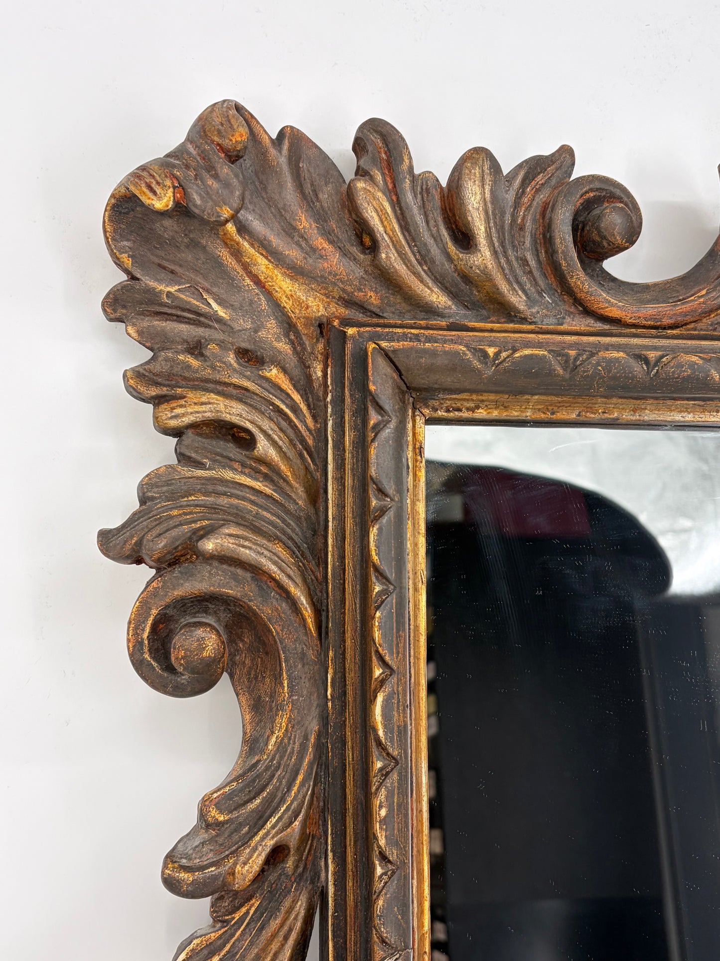 Barock-Stil Wandspiegel mit Ornament-verziertem Rahmen