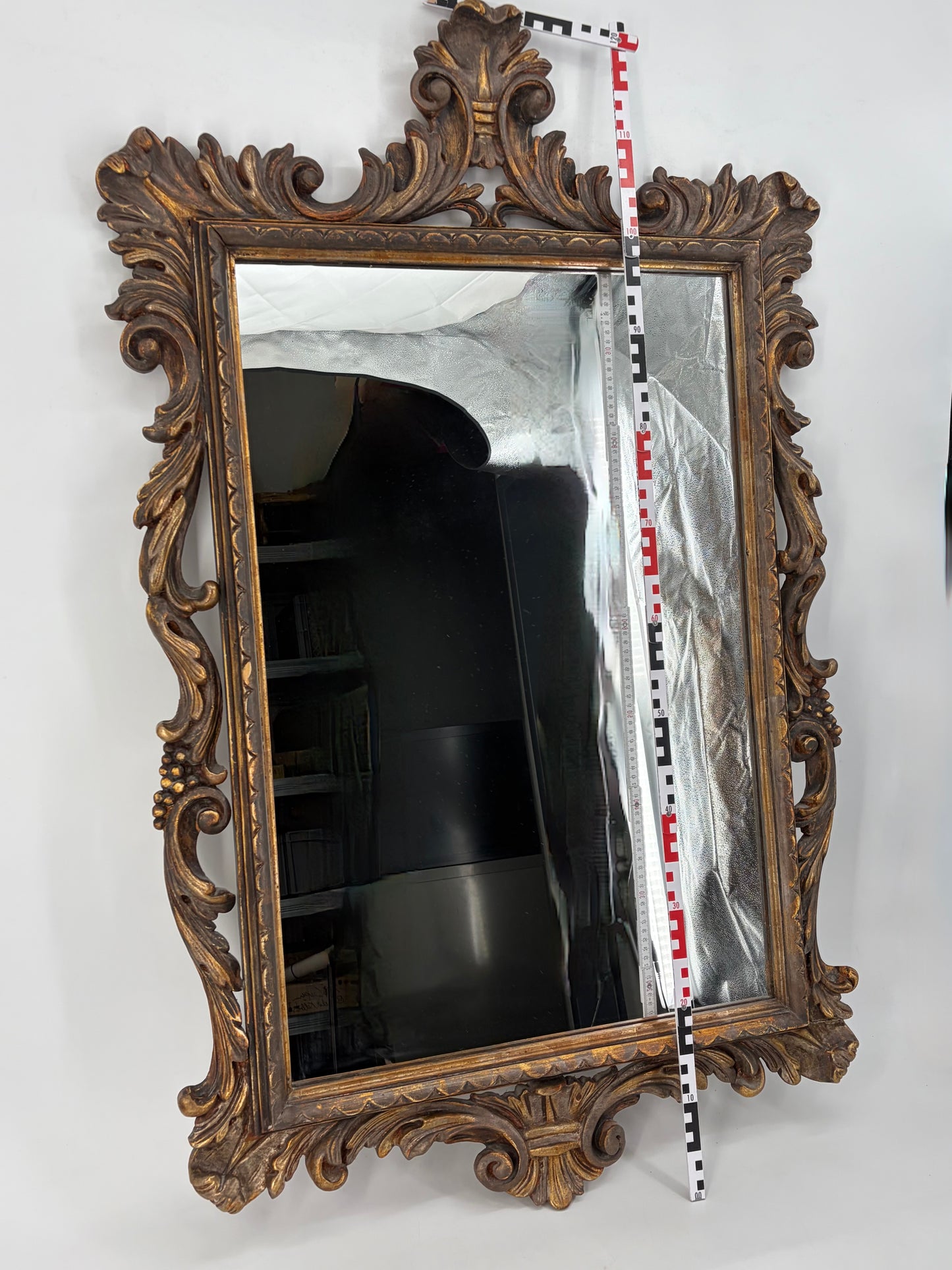 Barock-Stil Wandspiegel mit Ornament-verziertem Rahmen
