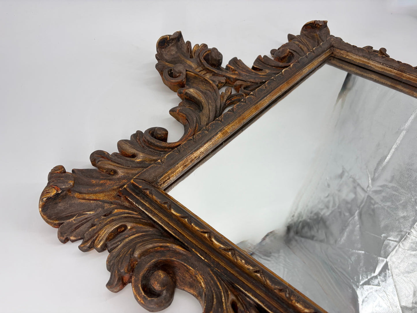 Barock-Stil Wandspiegel mit Ornament-verziertem Rahmen