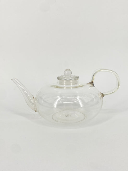 Glas Teekanne entworfen von Wilhelm Wagenfeld