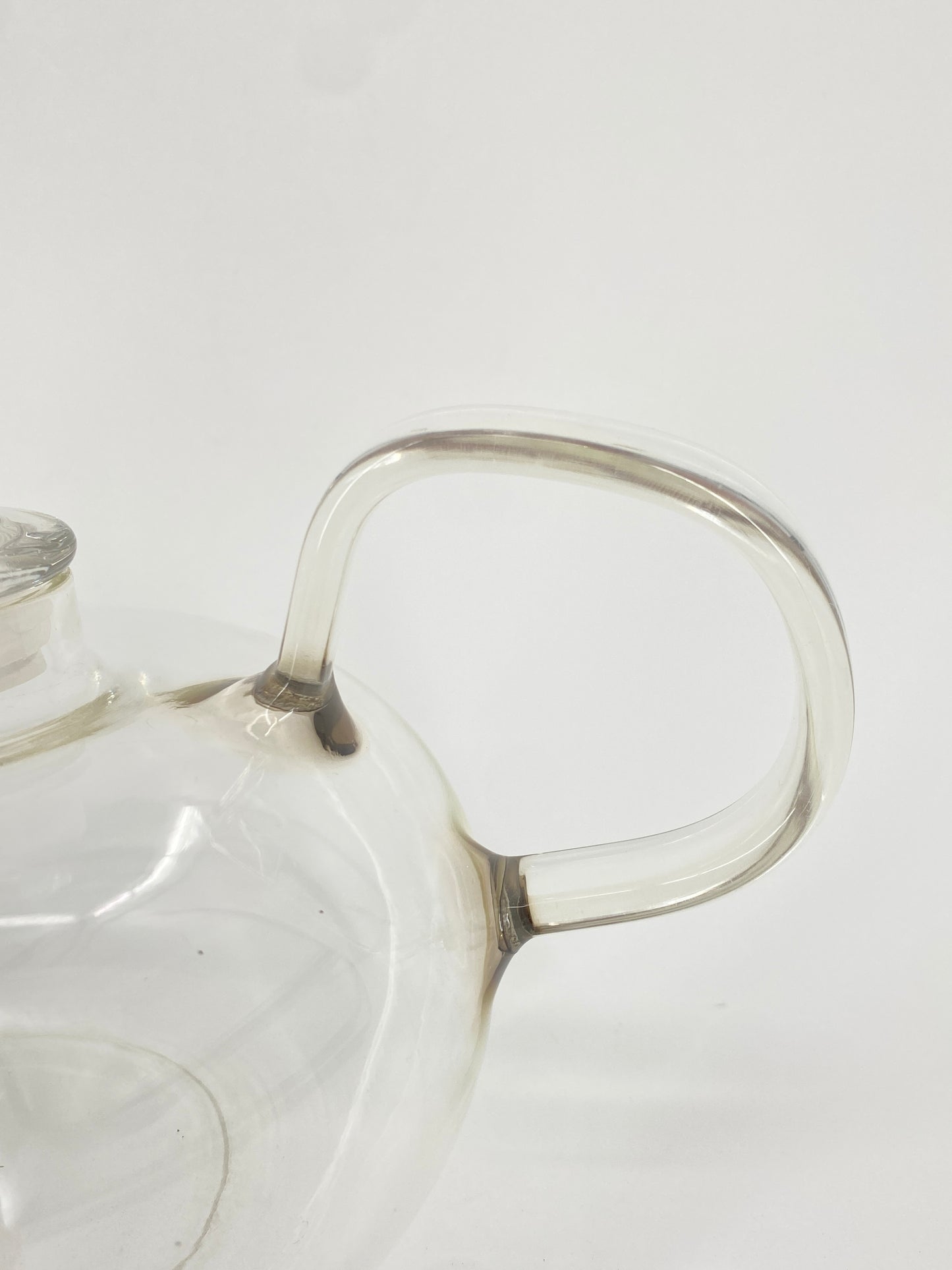 Glas Teekanne entworfen von Wilhelm Wagenfeld