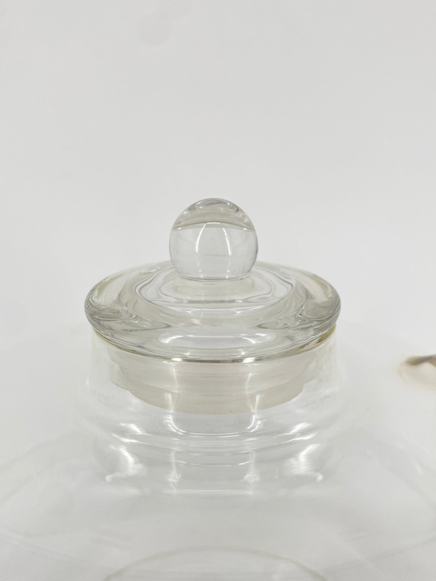 Glas Teekanne entworfen von Wilhelm Wagenfeld