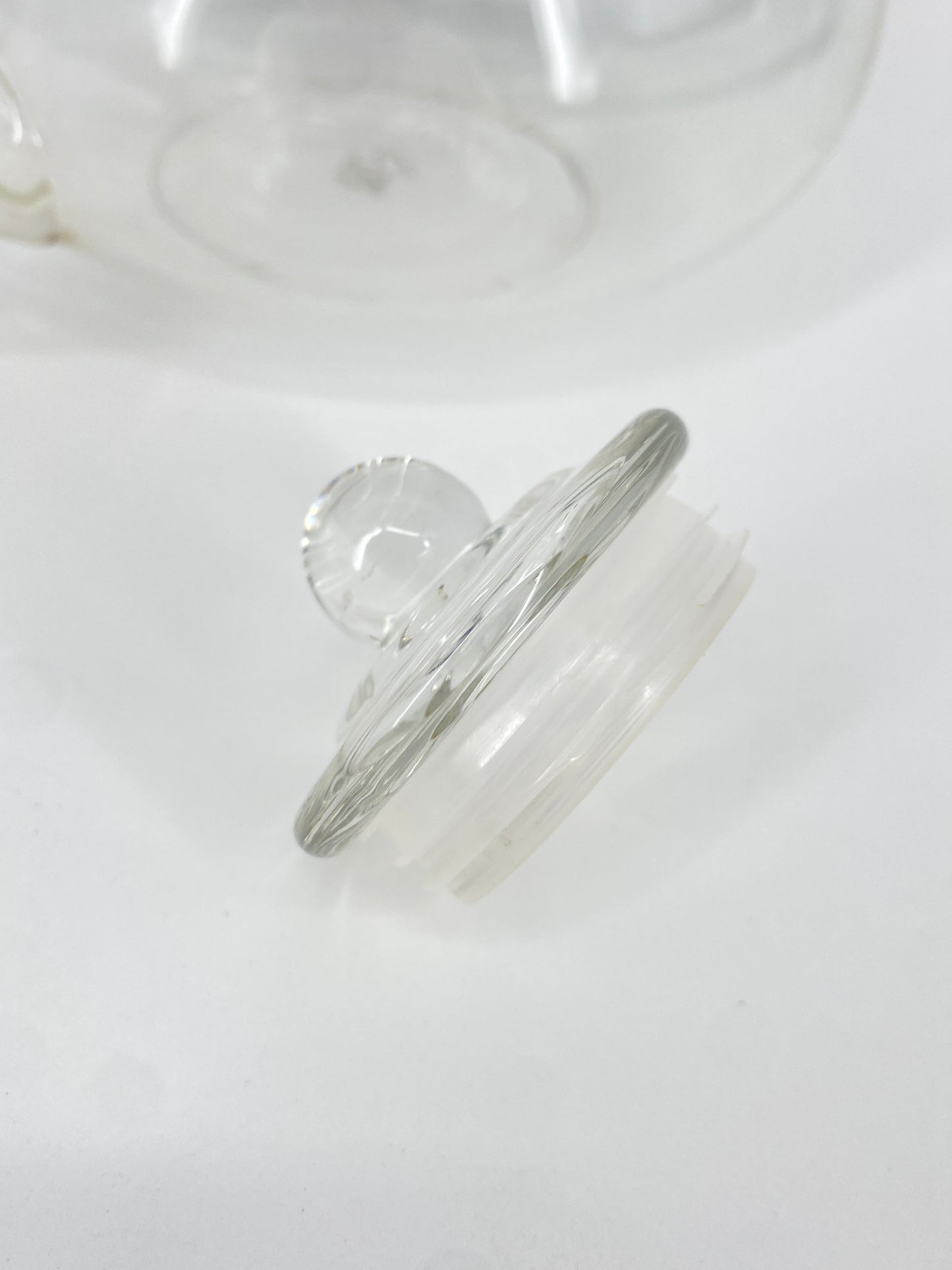 Glas Teekanne entworfen von Wilhelm Wagenfeld