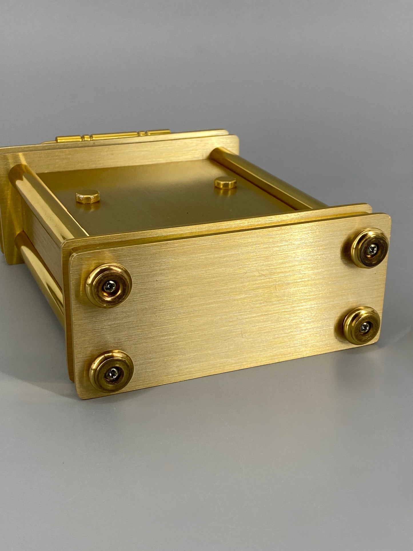 goldene, moderne Portaluhr von Atlanta