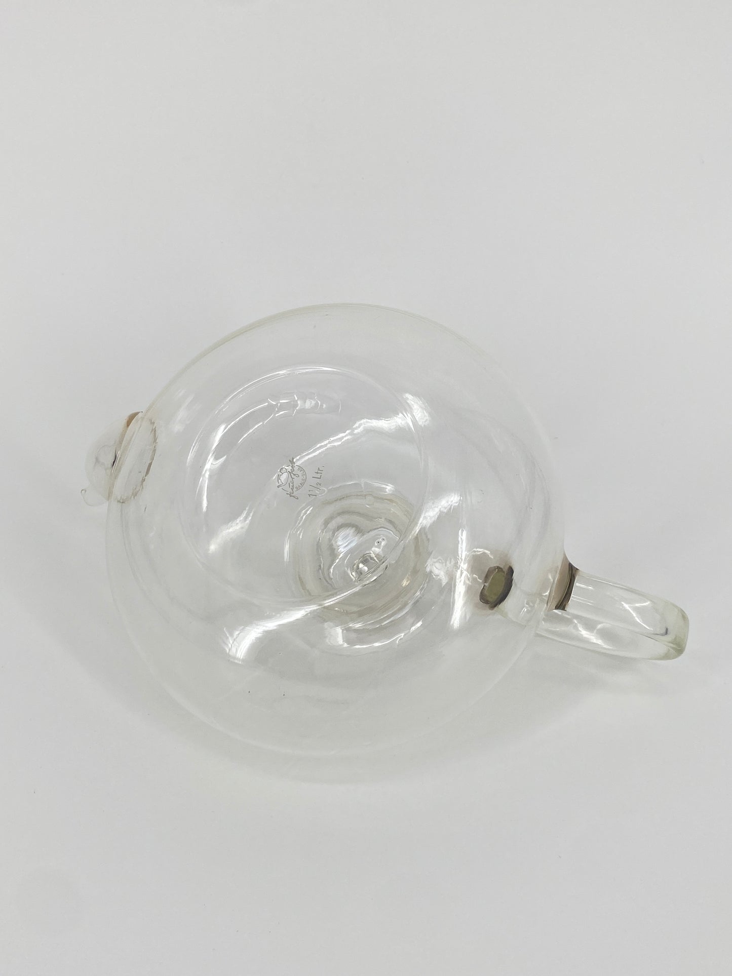 Glas Teekanne entworfen von Wilhelm Wagenfeld