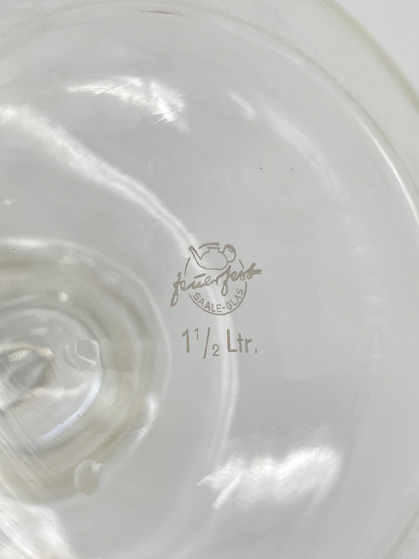 Glas Teekanne entworfen von Wilhelm Wagenfeld