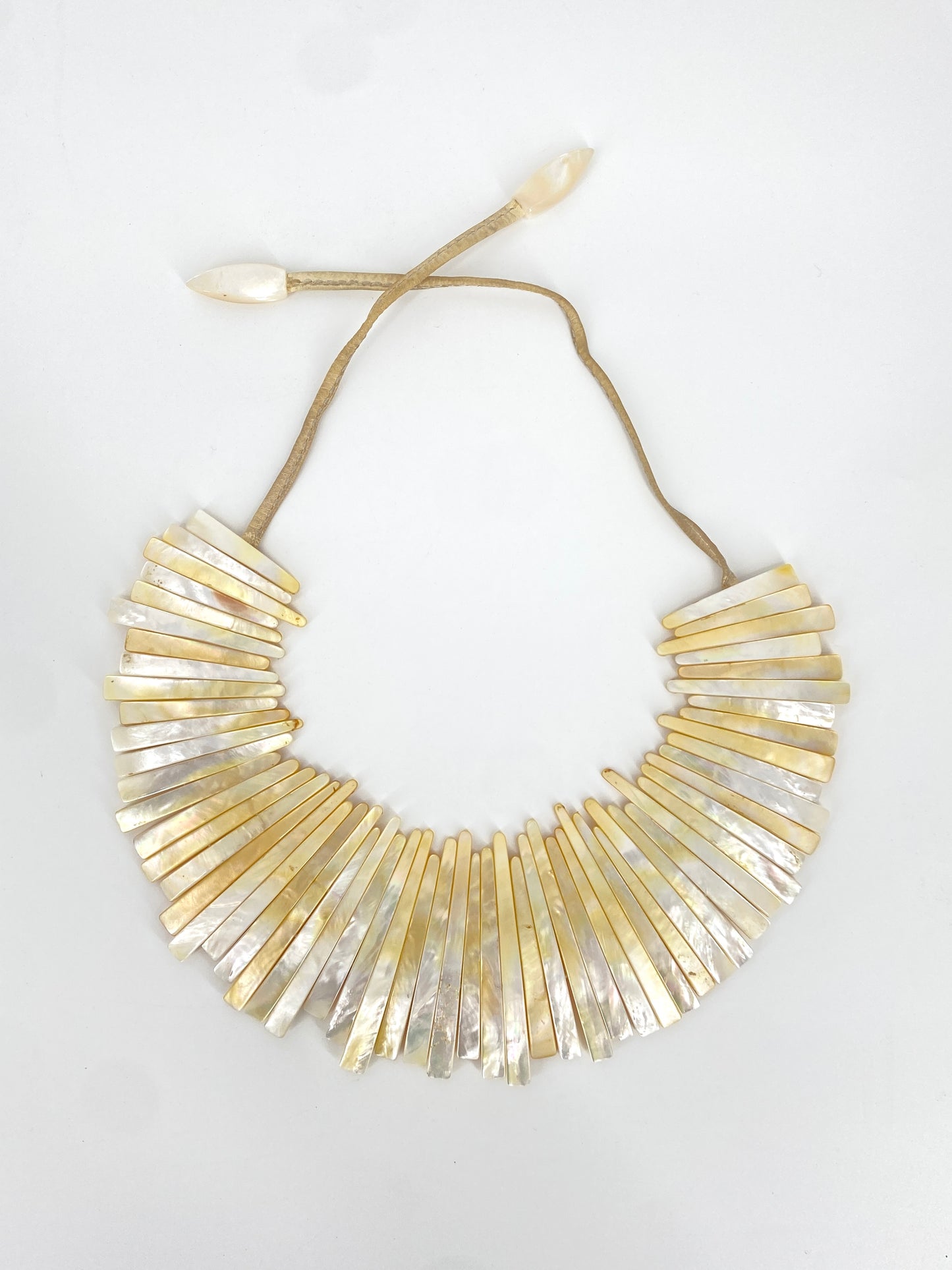 Perlmutt Colllier von Monies